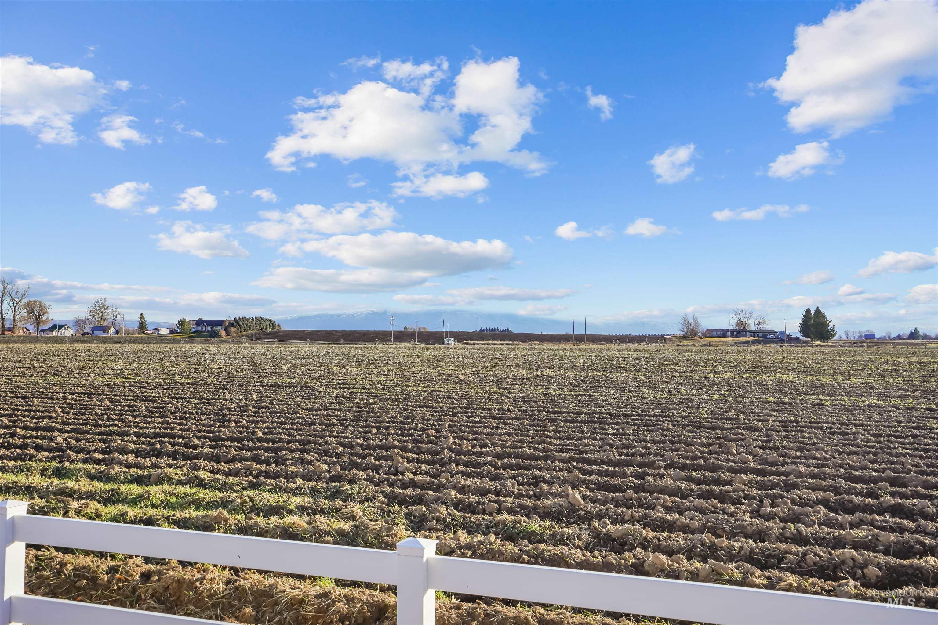 70 N 750 W, Paul, Idaho 83347, 3 Bedrooms, 2.5 Bathrooms, Residential For Sale, Price $450,000,MLS 98969342