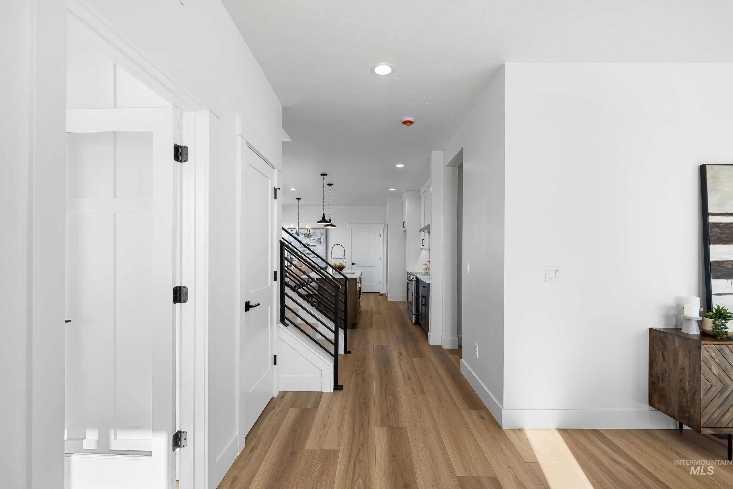 280 E Mayfield springs blvd, Boise, Idaho 83716, 3 Bedrooms, 2.5 Bathrooms, Residential For Sale, Price $499,990,MLS 98969344