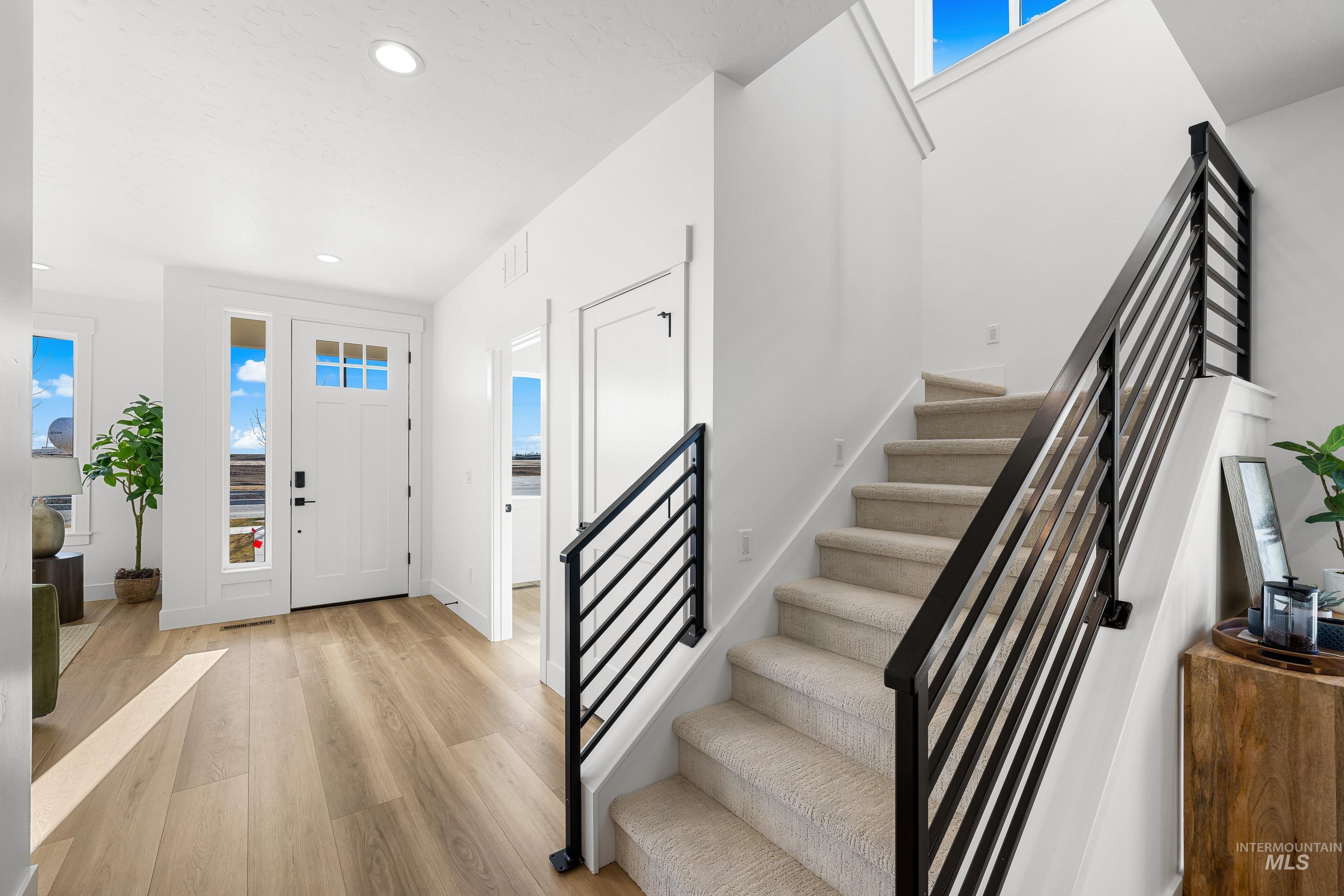 280 E Mayfield springs blvd, Boise, Idaho 83716, 3 Bedrooms, 2.5 Bathrooms, Residential For Sale, Price $499,990,MLS 98969344