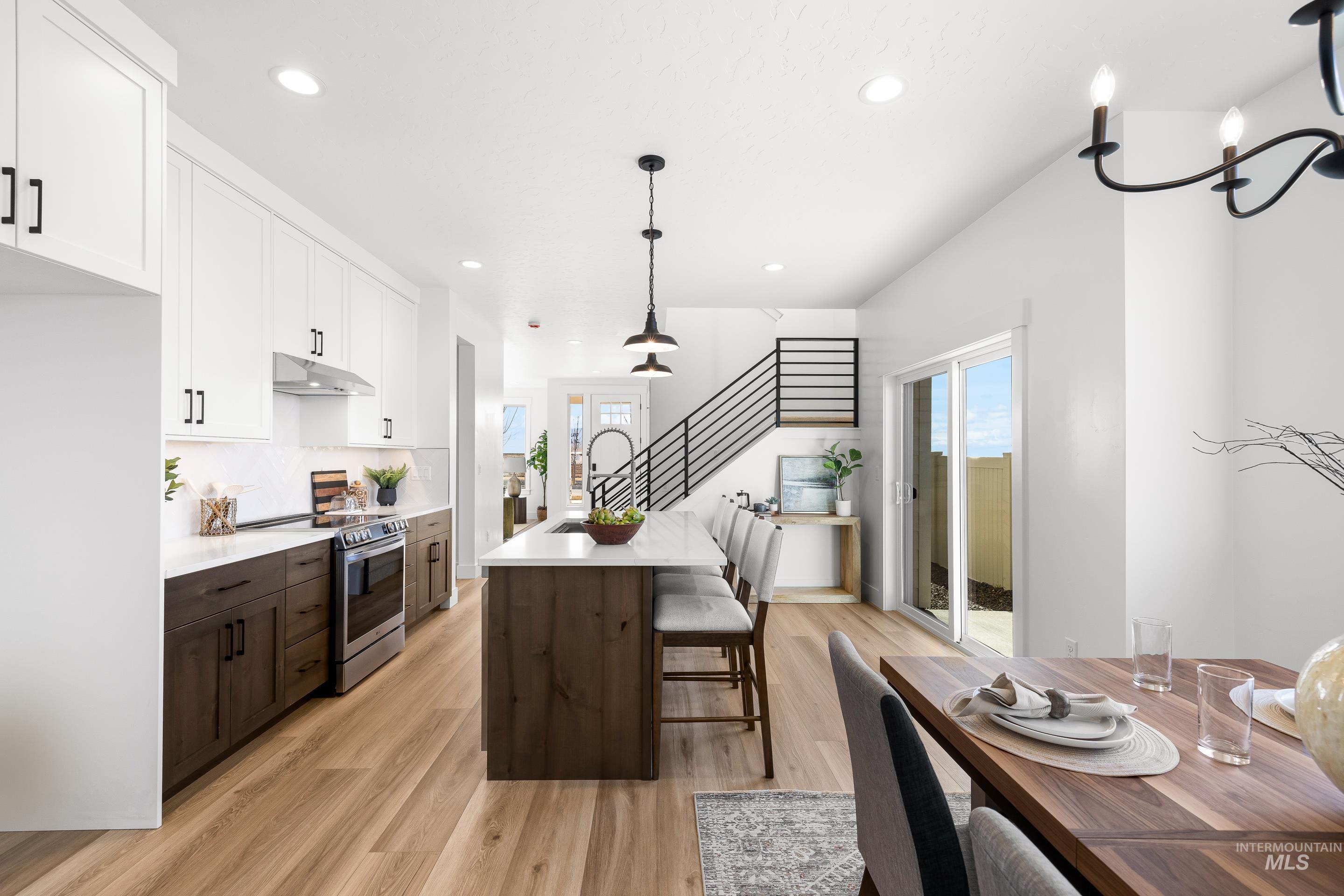 280 E Mayfield springs blvd, Boise, Idaho 83716, 3 Bedrooms, 2.5 Bathrooms, Residential For Sale, Price $499,990,MLS 98969344