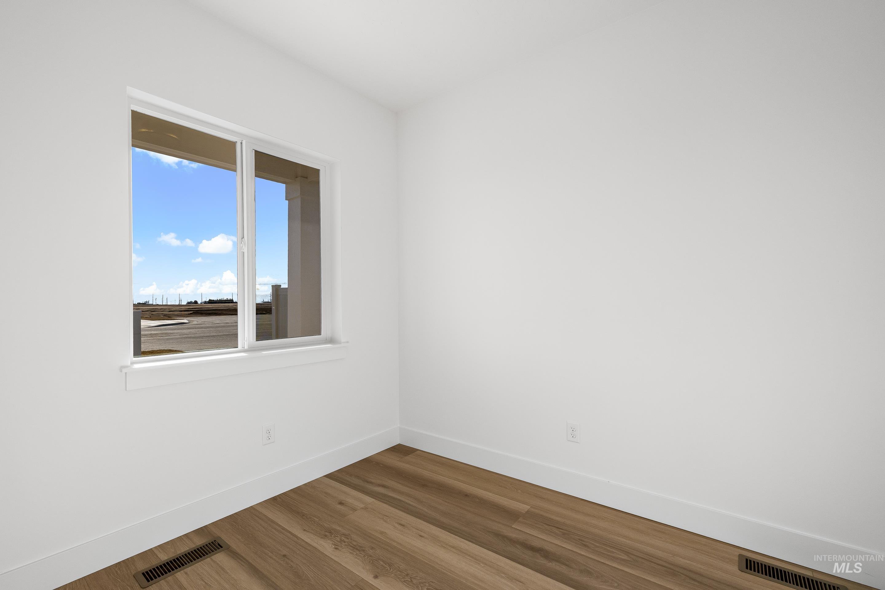 280 E Mayfield springs blvd, Boise, Idaho 83716, 3 Bedrooms, 2.5 Bathrooms, Residential For Sale, Price $499,990,MLS 98969344