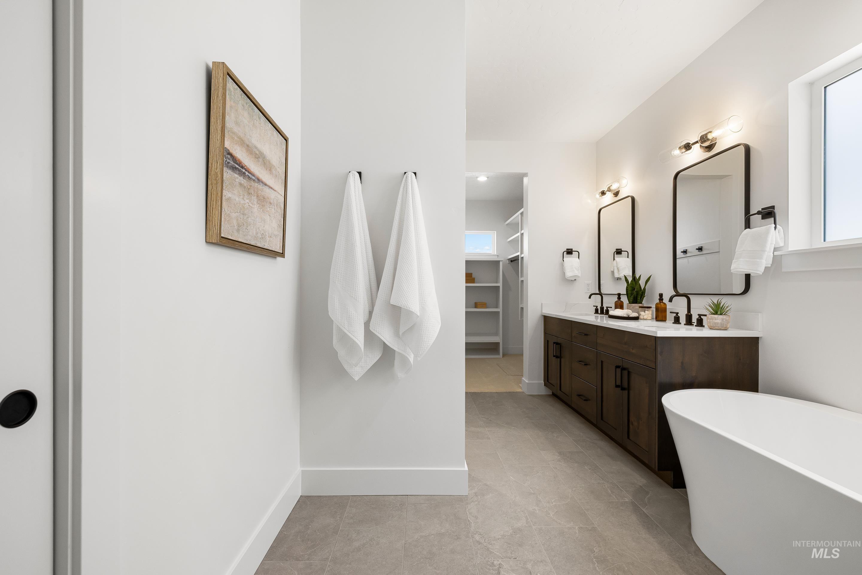 280 E Mayfield springs blvd, Boise, Idaho 83716, 3 Bedrooms, 2.5 Bathrooms, Residential For Sale, Price $499,990,MLS 98969344