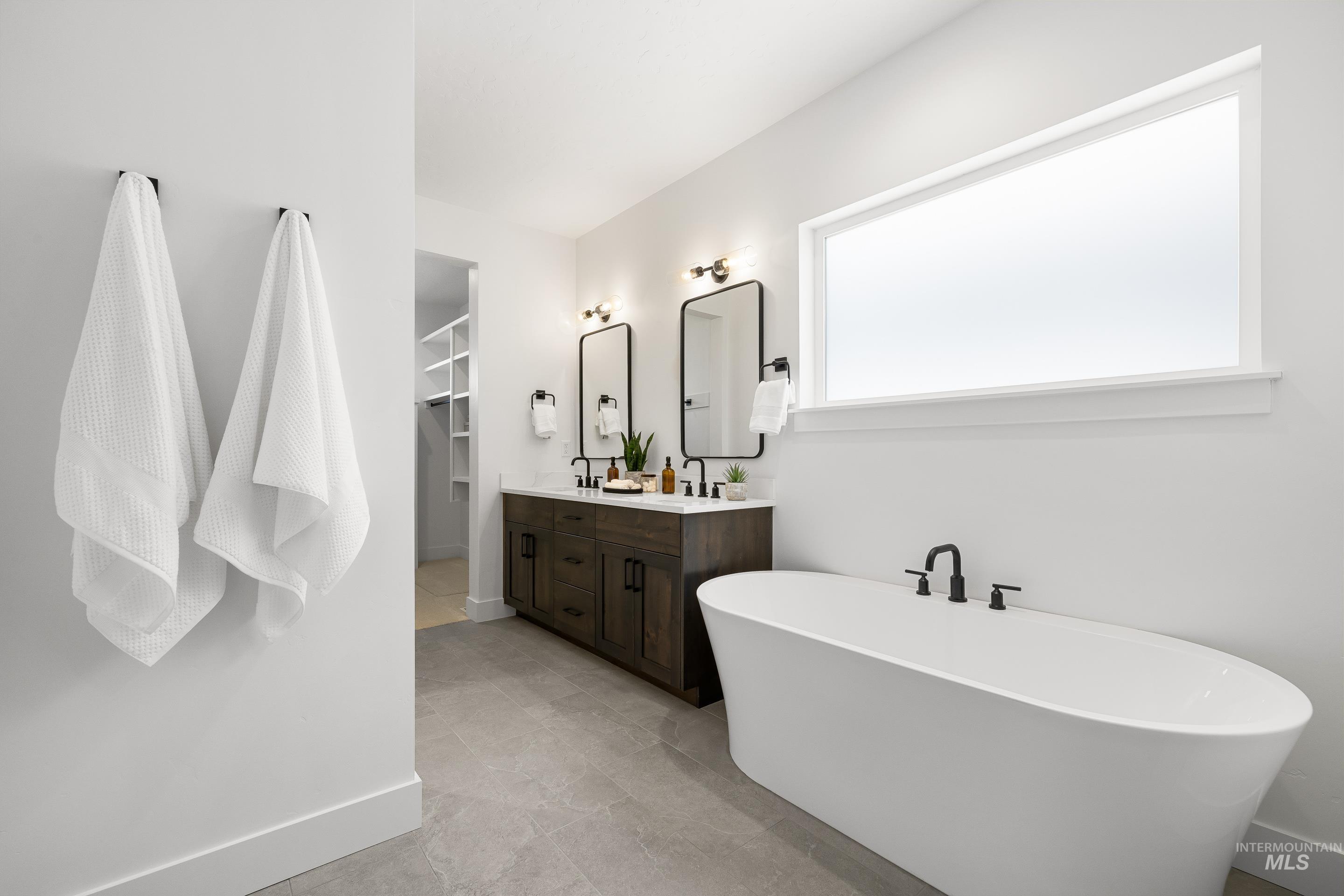 280 E Mayfield springs blvd, Boise, Idaho 83716, 3 Bedrooms, 2.5 Bathrooms, Residential For Sale, Price $499,990,MLS 98969344