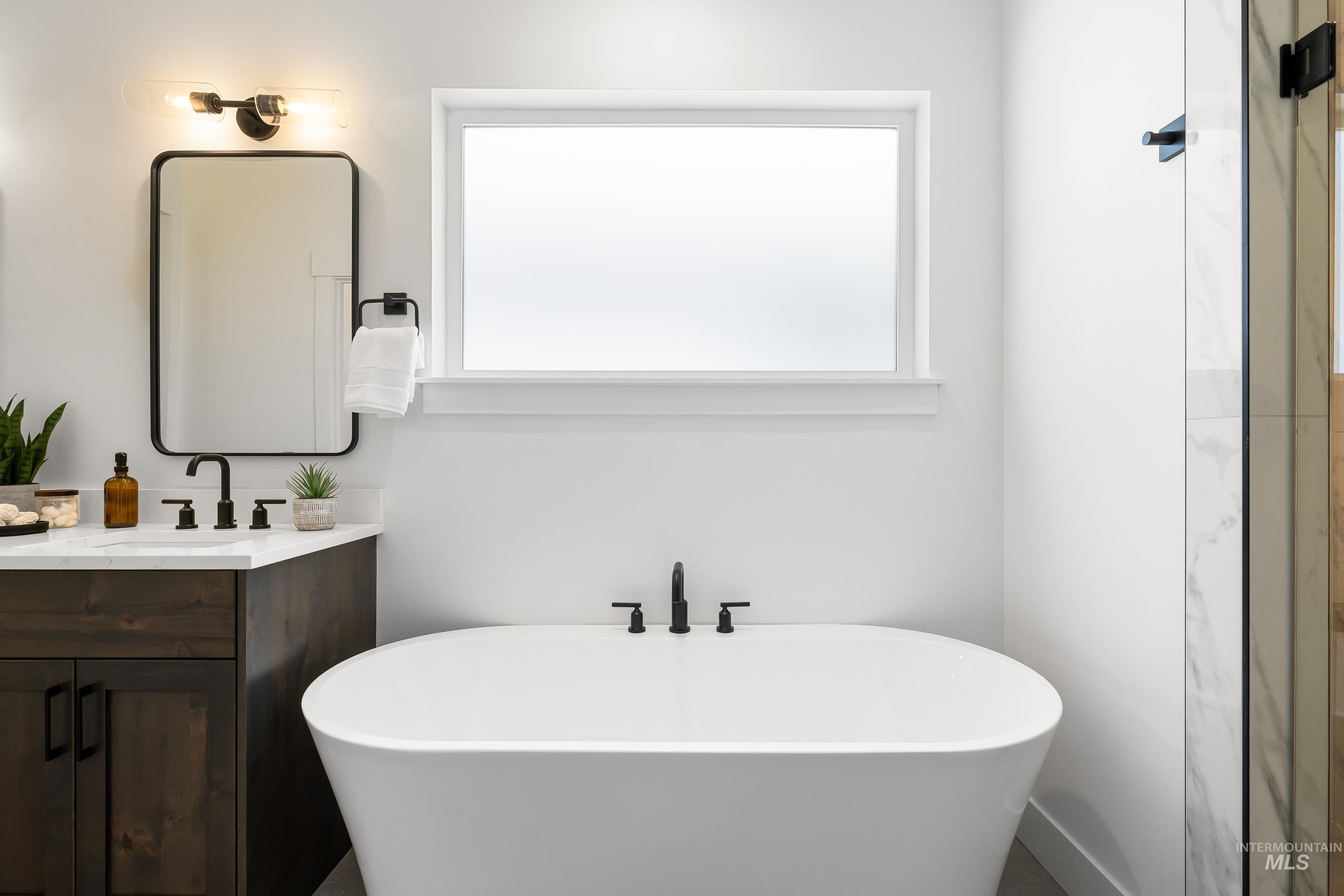 280 E Mayfield springs blvd, Boise, Idaho 83716, 3 Bedrooms, 2.5 Bathrooms, Residential For Sale, Price $499,990,MLS 98969344