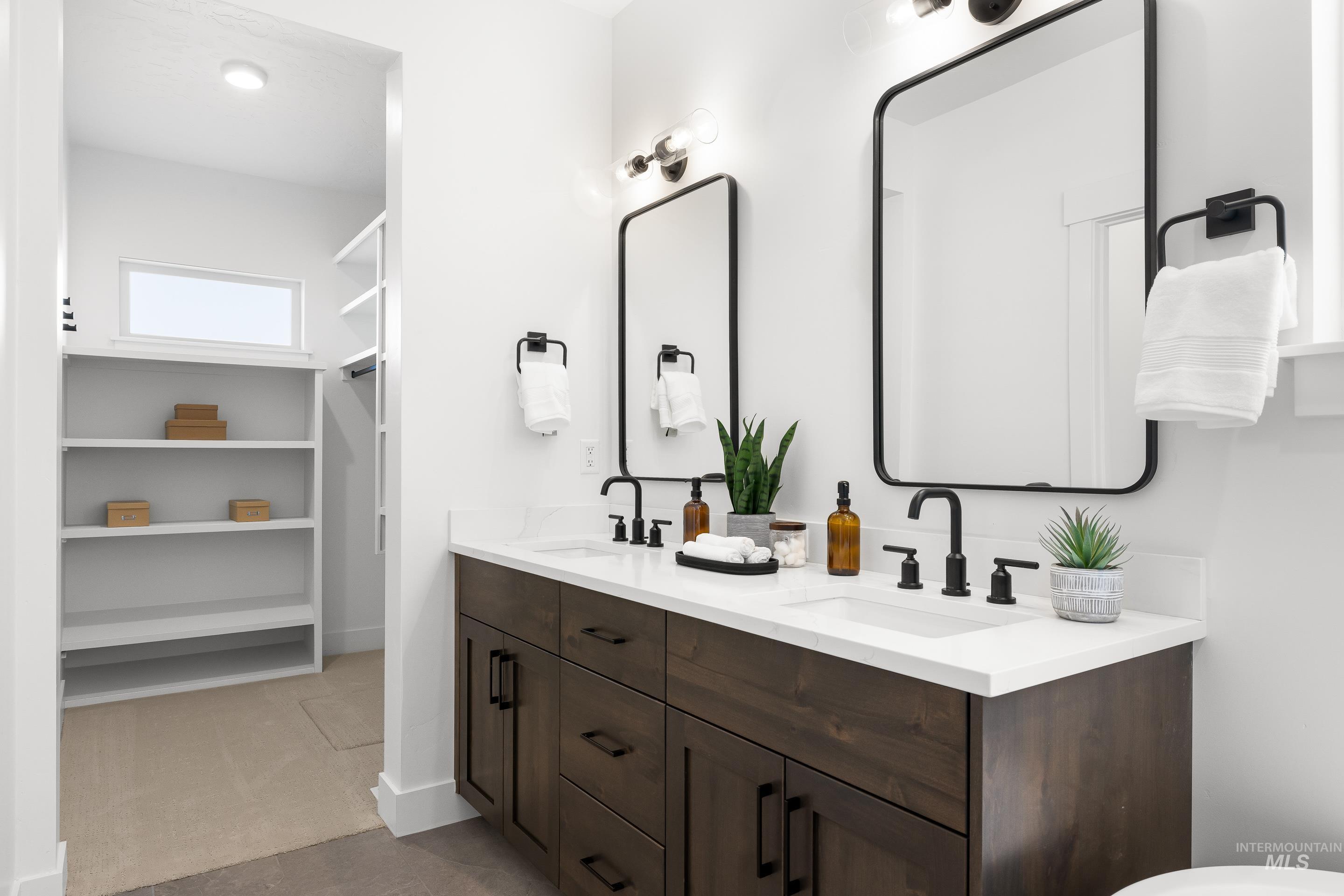 280 E Mayfield springs blvd, Boise, Idaho 83716, 3 Bedrooms, 2.5 Bathrooms, Residential For Sale, Price $499,990,MLS 98969344