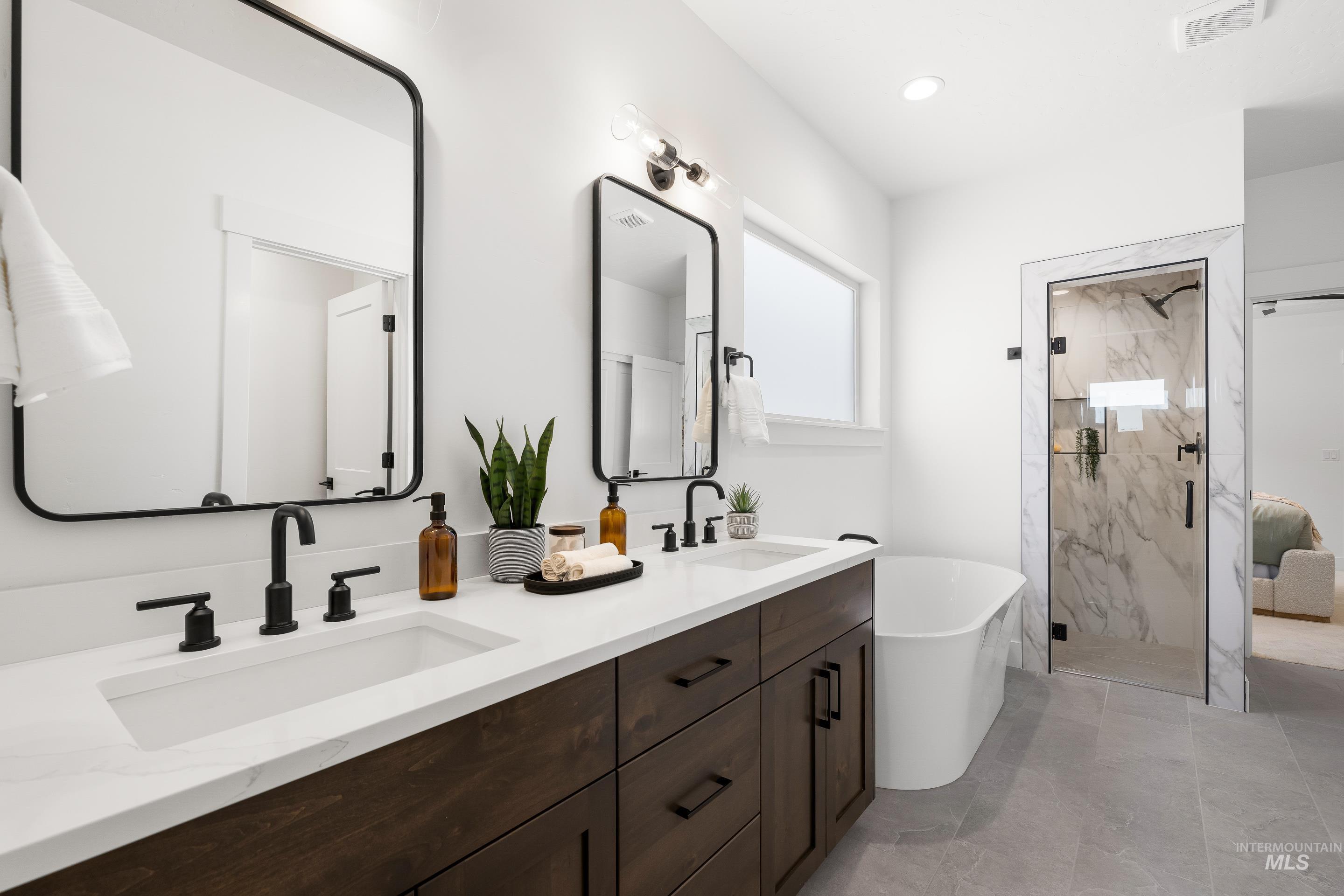 280 E Mayfield springs blvd, Boise, Idaho 83716, 3 Bedrooms, 2.5 Bathrooms, Residential For Sale, Price $499,990,MLS 98969344