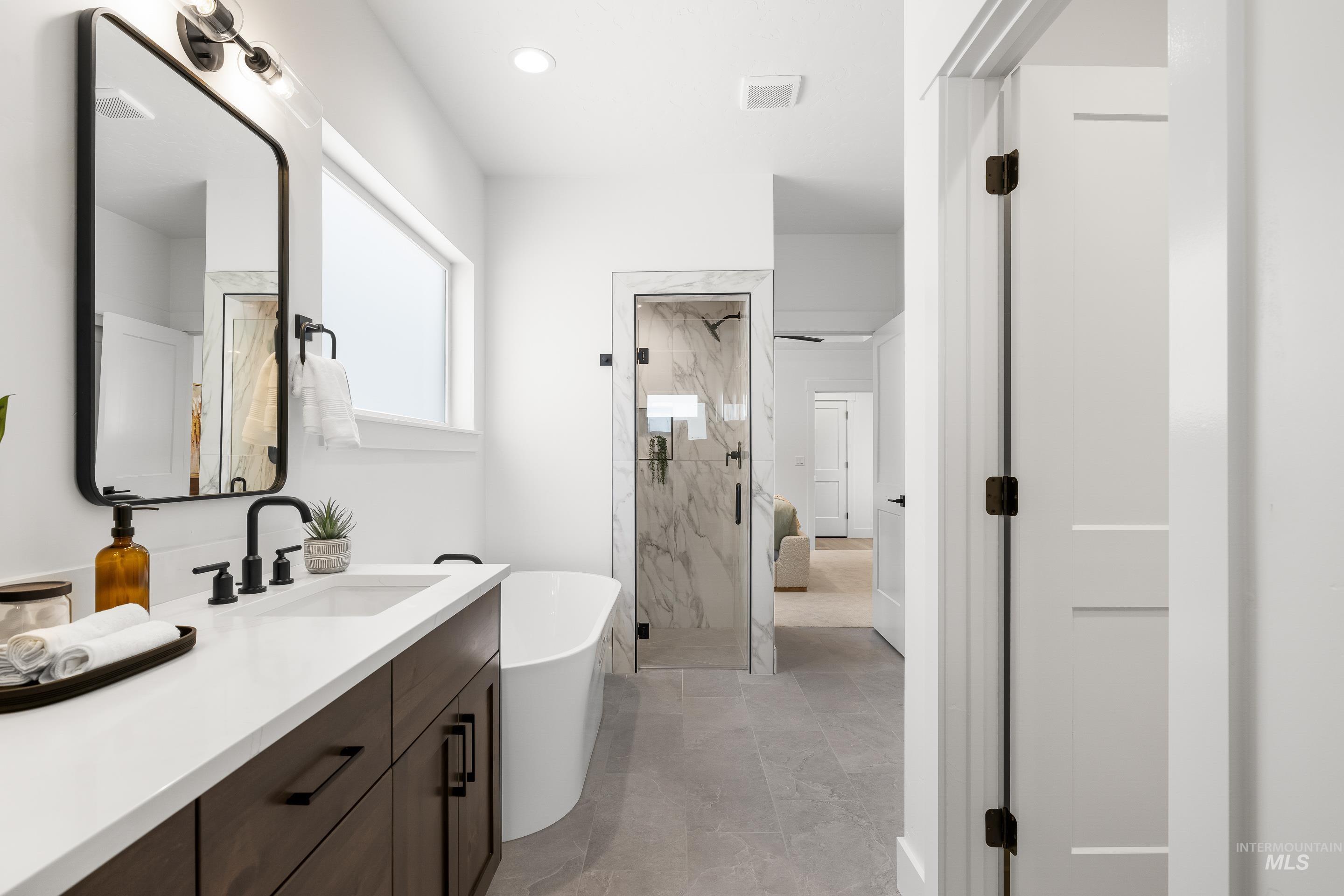 280 E Mayfield springs blvd, Boise, Idaho 83716, 3 Bedrooms, 2.5 Bathrooms, Residential For Sale, Price $499,990,MLS 98969344