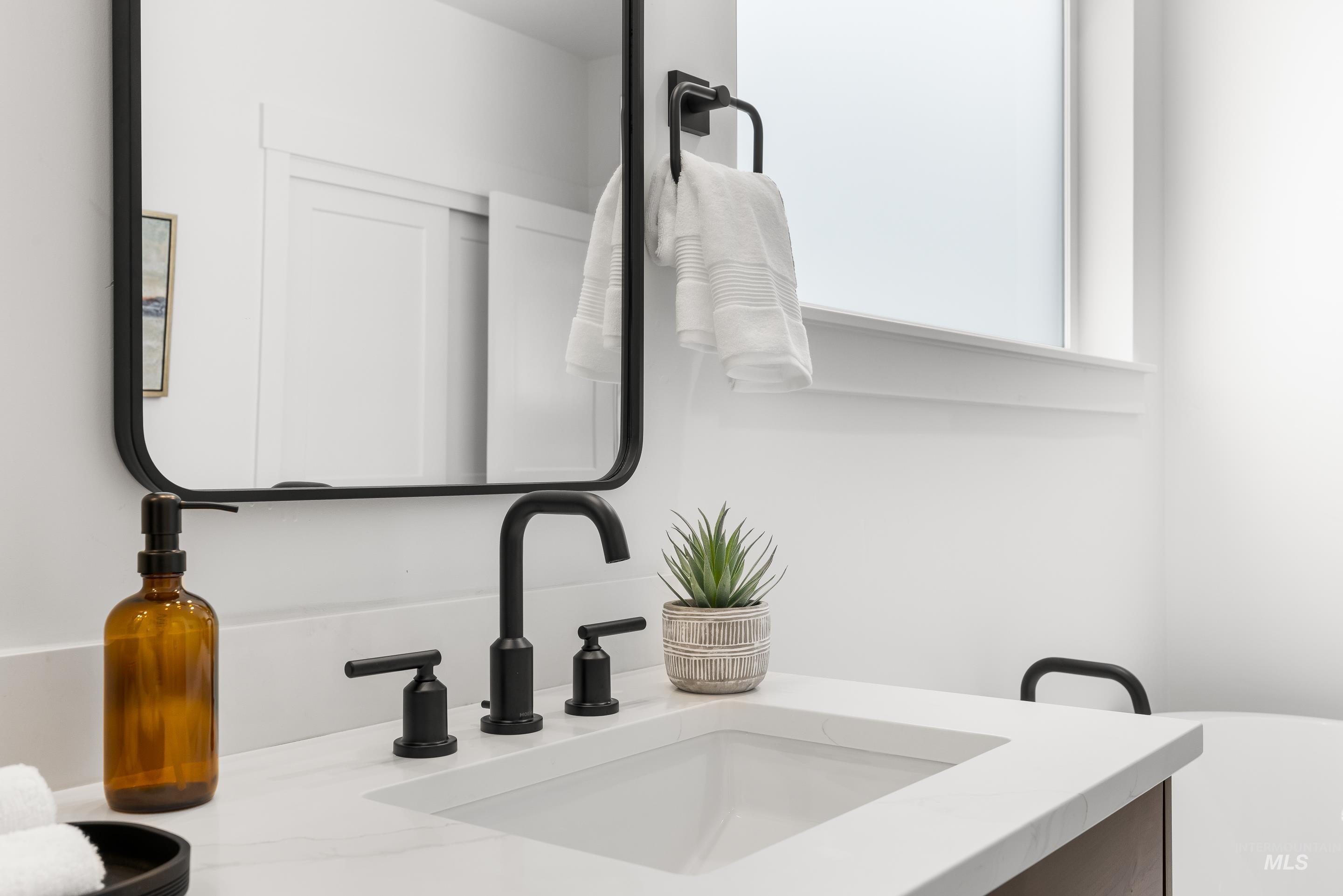 280 E Mayfield springs blvd, Boise, Idaho 83716, 3 Bedrooms, 2.5 Bathrooms, Residential For Sale, Price $499,990,MLS 98969344