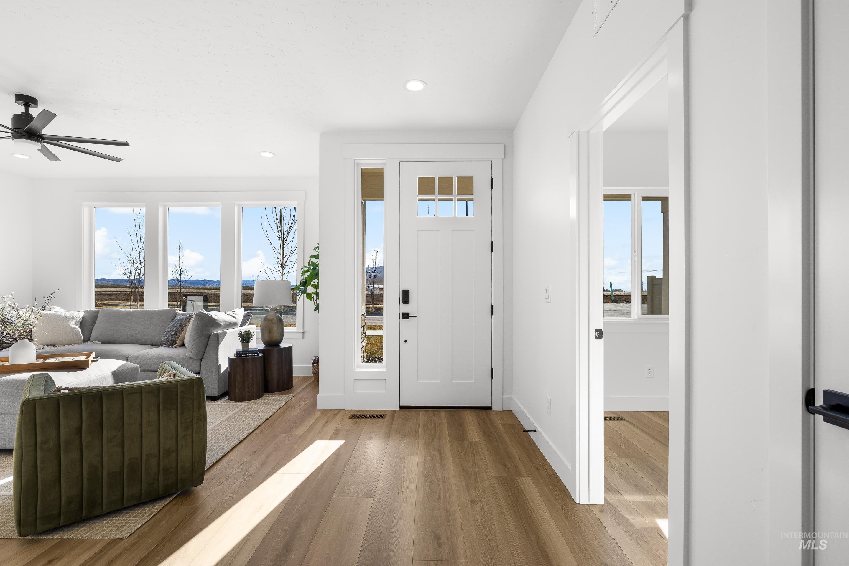 280 E Mayfield springs blvd, Boise, Idaho 83716, 3 Bedrooms, 2.5 Bathrooms, Residential For Sale, Price $499,990,MLS 98969344