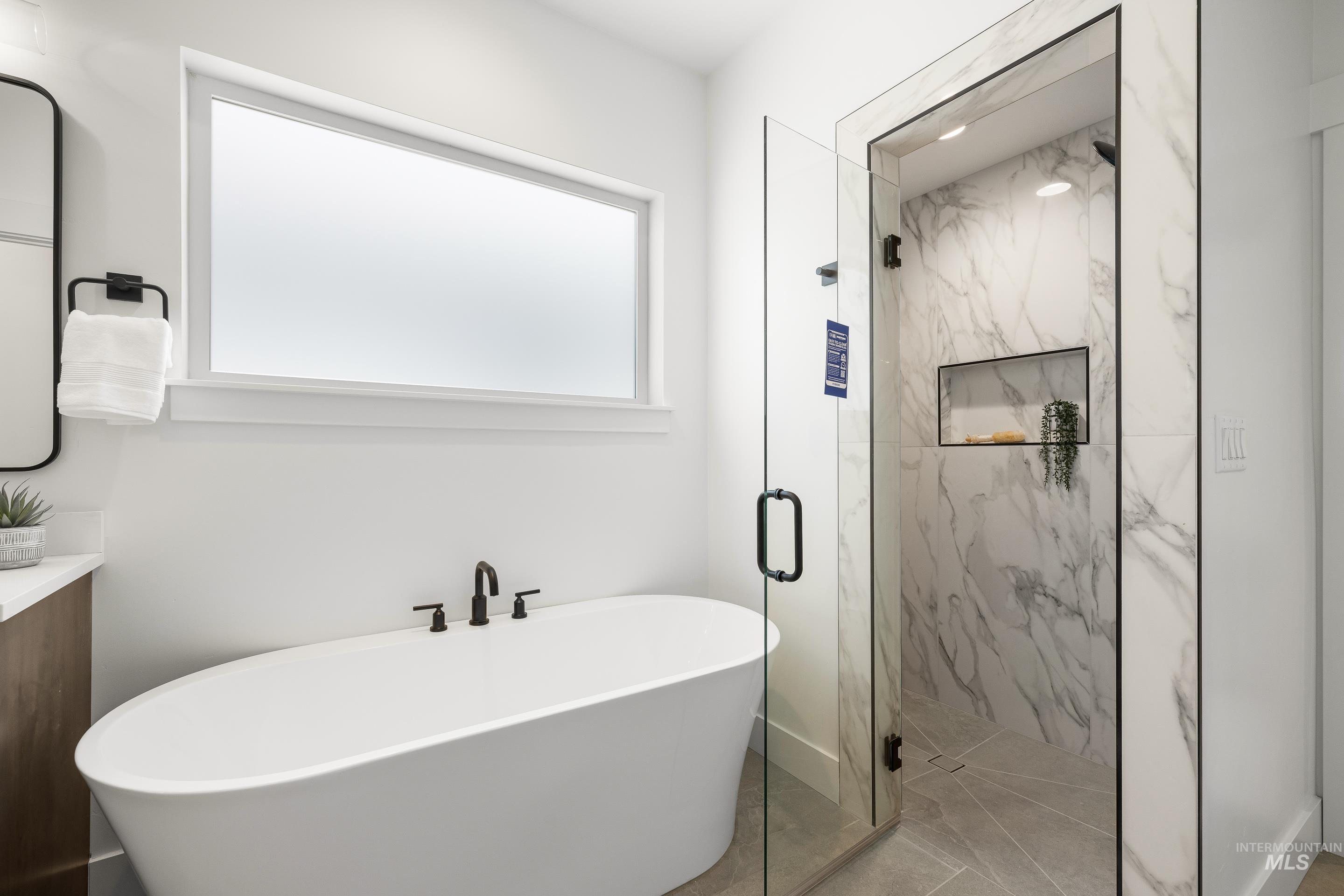 280 E Mayfield springs blvd, Boise, Idaho 83716, 3 Bedrooms, 2.5 Bathrooms, Residential For Sale, Price $499,990,MLS 98969344