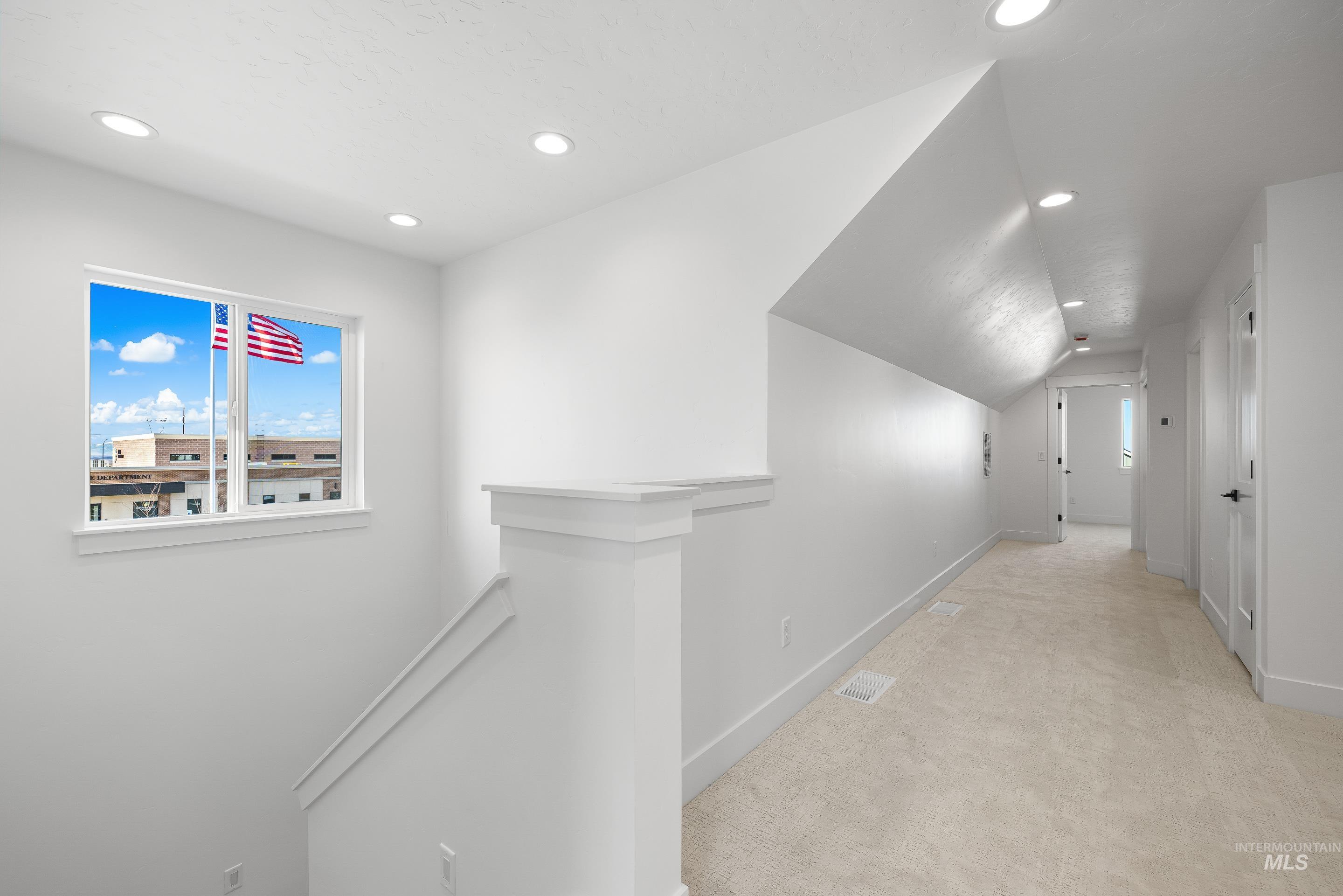 280 E Mayfield springs blvd, Boise, Idaho 83716, 3 Bedrooms, 2.5 Bathrooms, Residential For Sale, Price $499,990,MLS 98969344