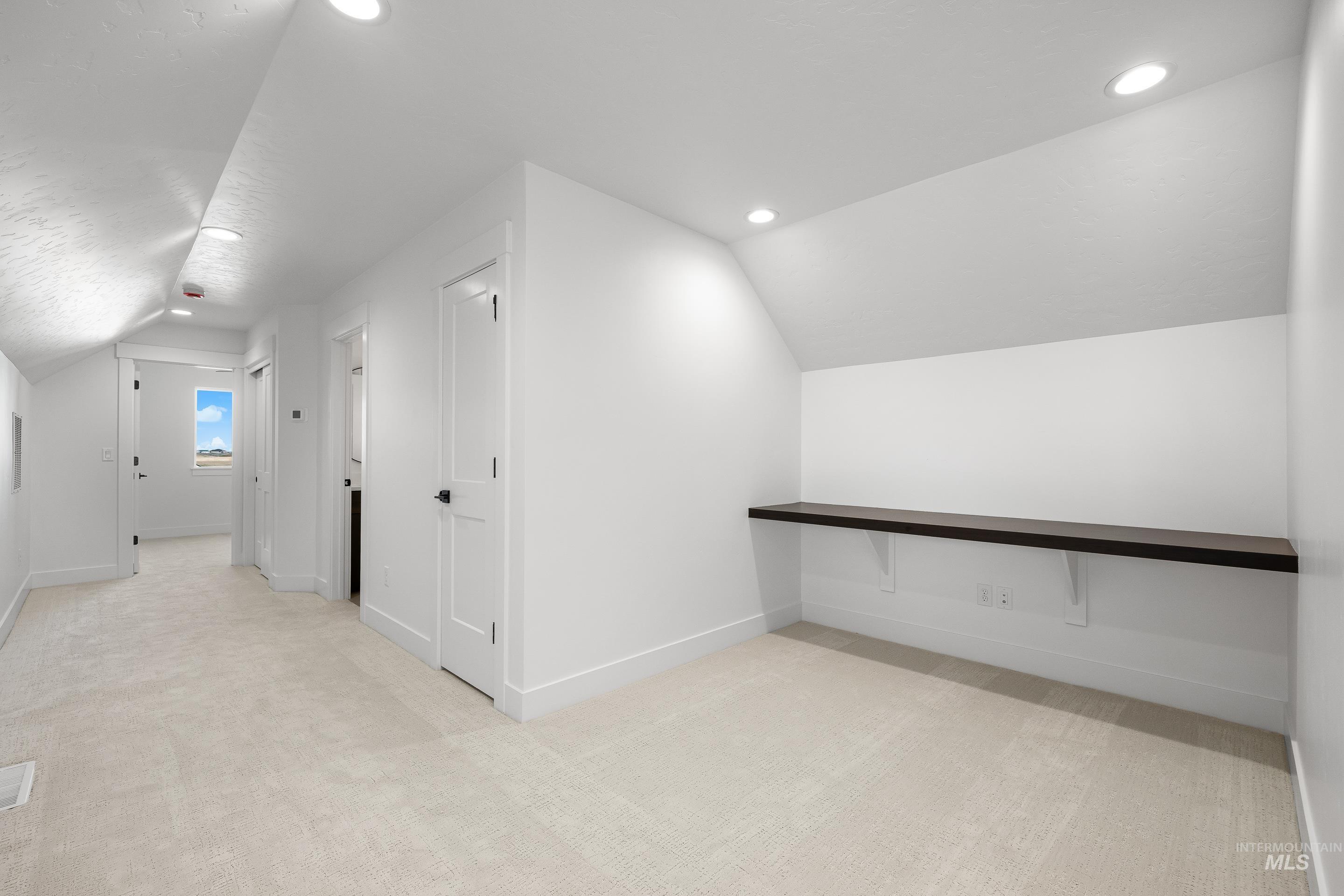 280 E Mayfield springs blvd, Boise, Idaho 83716, 3 Bedrooms, 2.5 Bathrooms, Residential For Sale, Price $499,990,MLS 98969344