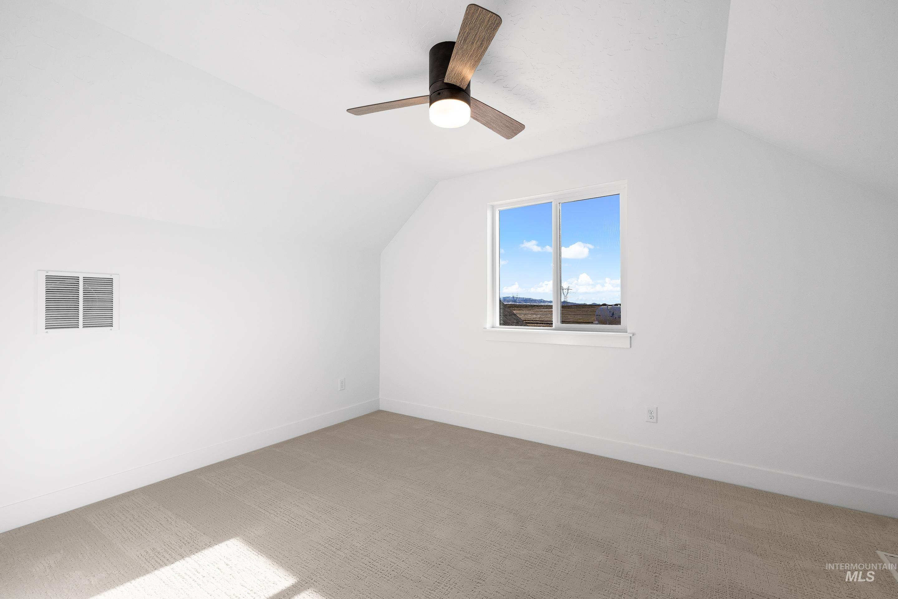 280 E Mayfield springs blvd, Boise, Idaho 83716, 3 Bedrooms, 2.5 Bathrooms, Residential For Sale, Price $499,990,MLS 98969344