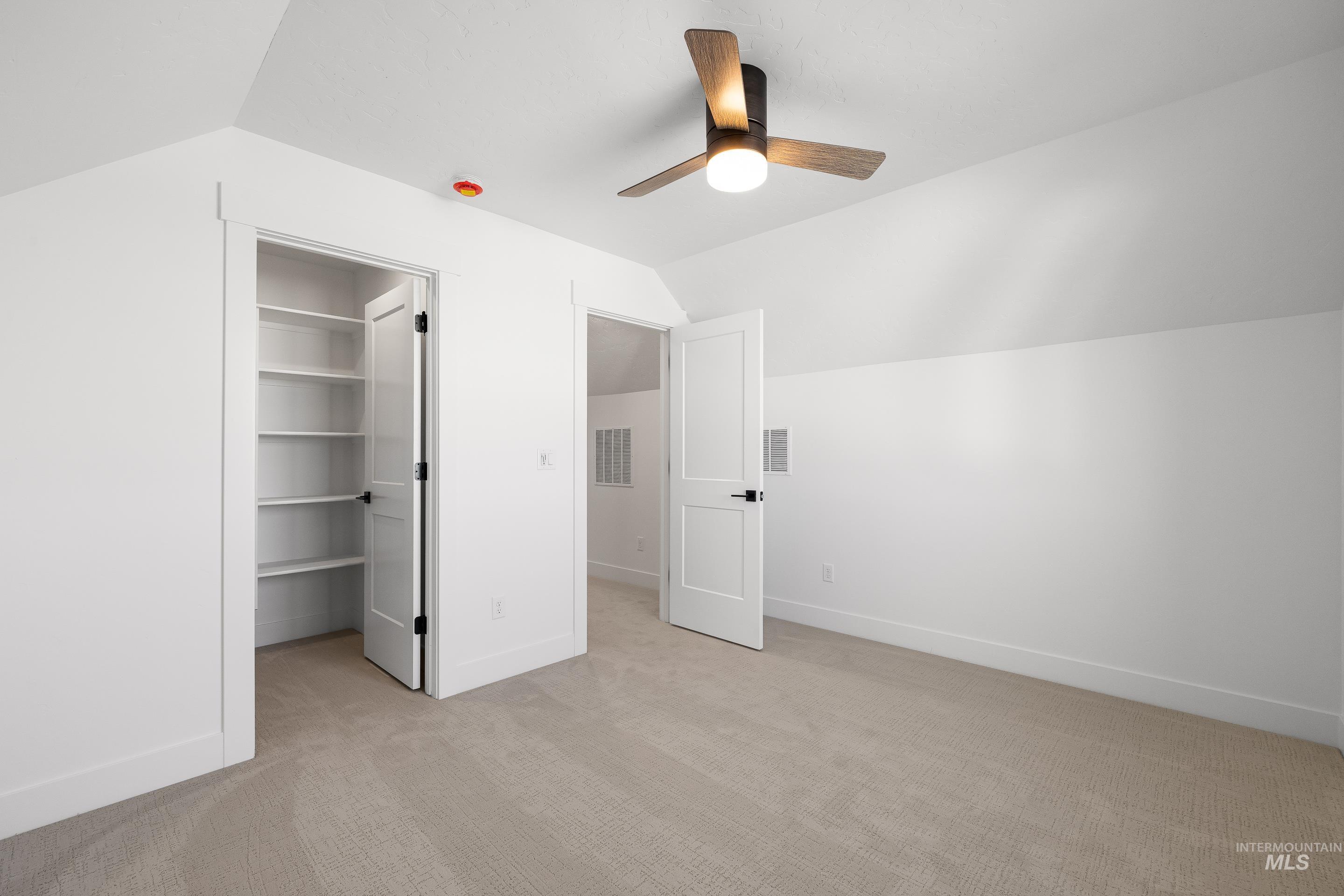 280 E Mayfield springs blvd, Boise, Idaho 83716, 3 Bedrooms, 2.5 Bathrooms, Residential For Sale, Price $499,990,MLS 98969344