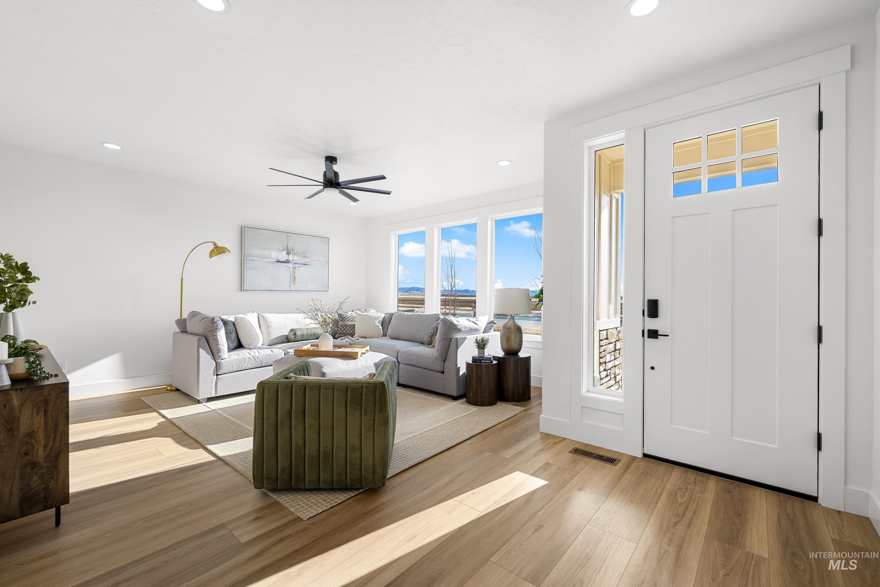 280 E Mayfield springs blvd, Boise, Idaho 83716, 3 Bedrooms, 2.5 Bathrooms, Residential For Sale, Price $499,990,MLS 98969344