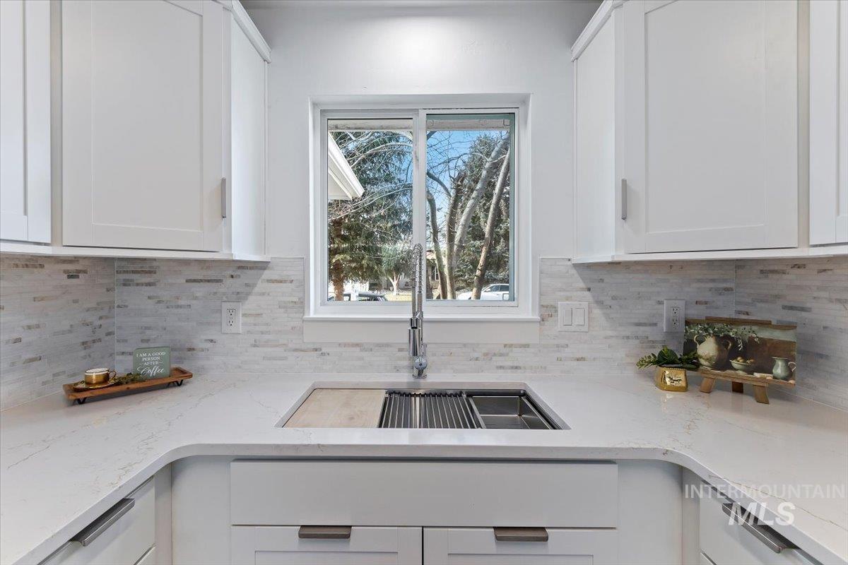 1184 Starfire, Twin Falls, Idaho 83301, 3 Bedrooms, 2 Bathrooms, Residential For Sale, Price $334,900,MLS 98969351