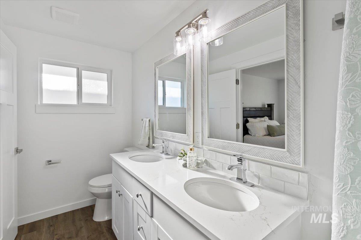 1184 Starfire, Twin Falls, Idaho 83301, 3 Bedrooms, 2 Bathrooms, Residential For Sale, Price $334,900,MLS 98969351