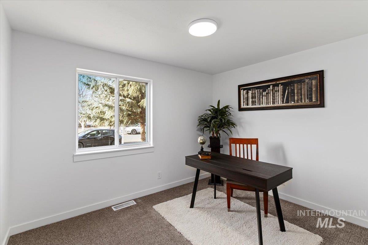 1184 Starfire, Twin Falls, Idaho 83301, 3 Bedrooms, 2 Bathrooms, Residential For Sale, Price $334,900,MLS 98969351