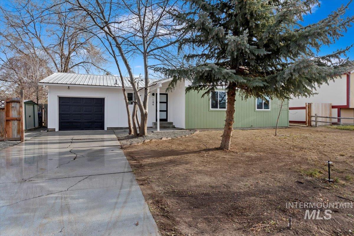 1184 Starfire, Twin Falls, Idaho 83301, 3 Bedrooms, 2 Bathrooms, Residential For Sale, Price $334,900,MLS 98969351