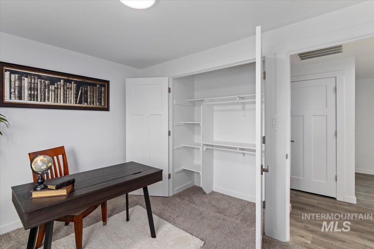 1184 Starfire, Twin Falls, Idaho 83301, 3 Bedrooms, 2 Bathrooms, Residential For Sale, Price $334,900,MLS 98969351