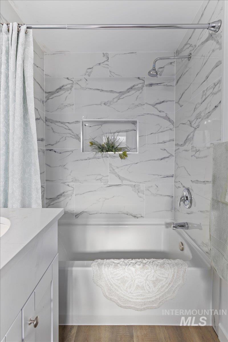 1184 Starfire, Twin Falls, Idaho 83301, 3 Bedrooms, 2 Bathrooms, Residential For Sale, Price $334,900,MLS 98969351