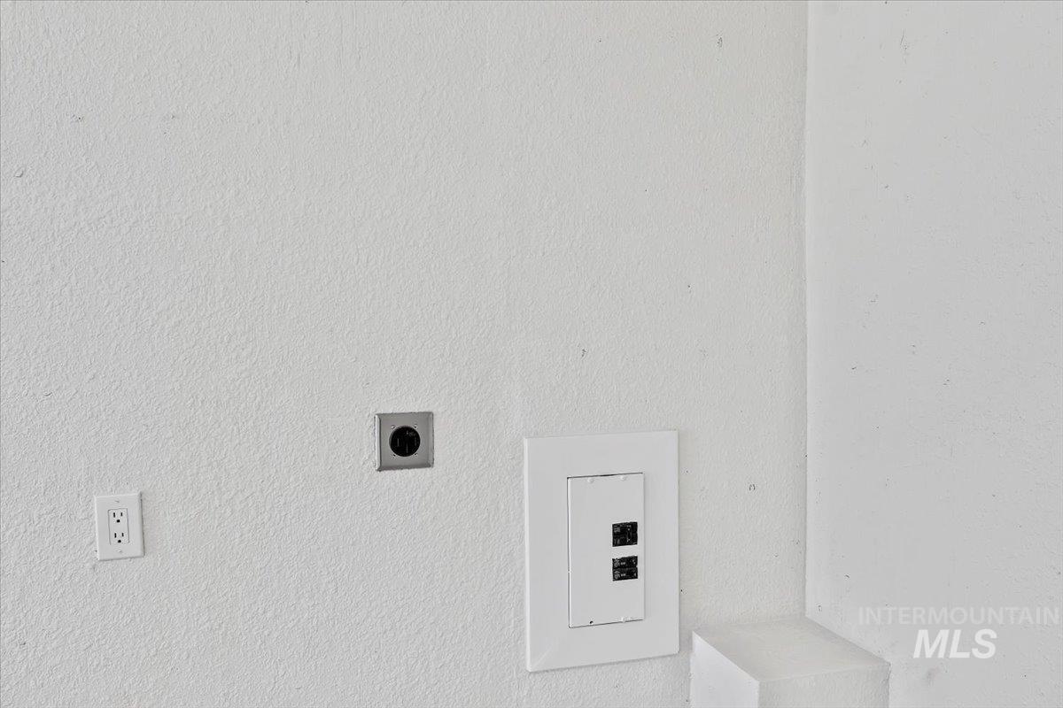 1184 Starfire, Twin Falls, Idaho 83301, 3 Bedrooms, 2 Bathrooms, Residential For Sale, Price $334,900,MLS 98969351