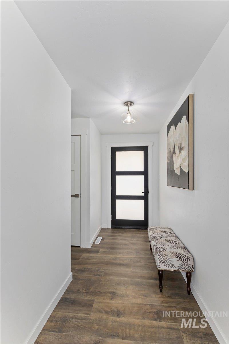 1184 Starfire, Twin Falls, Idaho 83301, 3 Bedrooms, 2 Bathrooms, Residential For Sale, Price $334,900,MLS 98969351