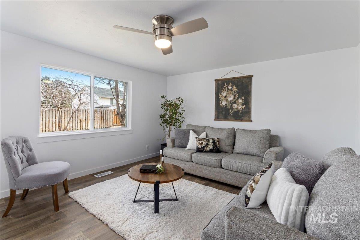 1184 Starfire, Twin Falls, Idaho 83301, 3 Bedrooms, 2 Bathrooms, Residential For Sale, Price $334,900,MLS 98969351