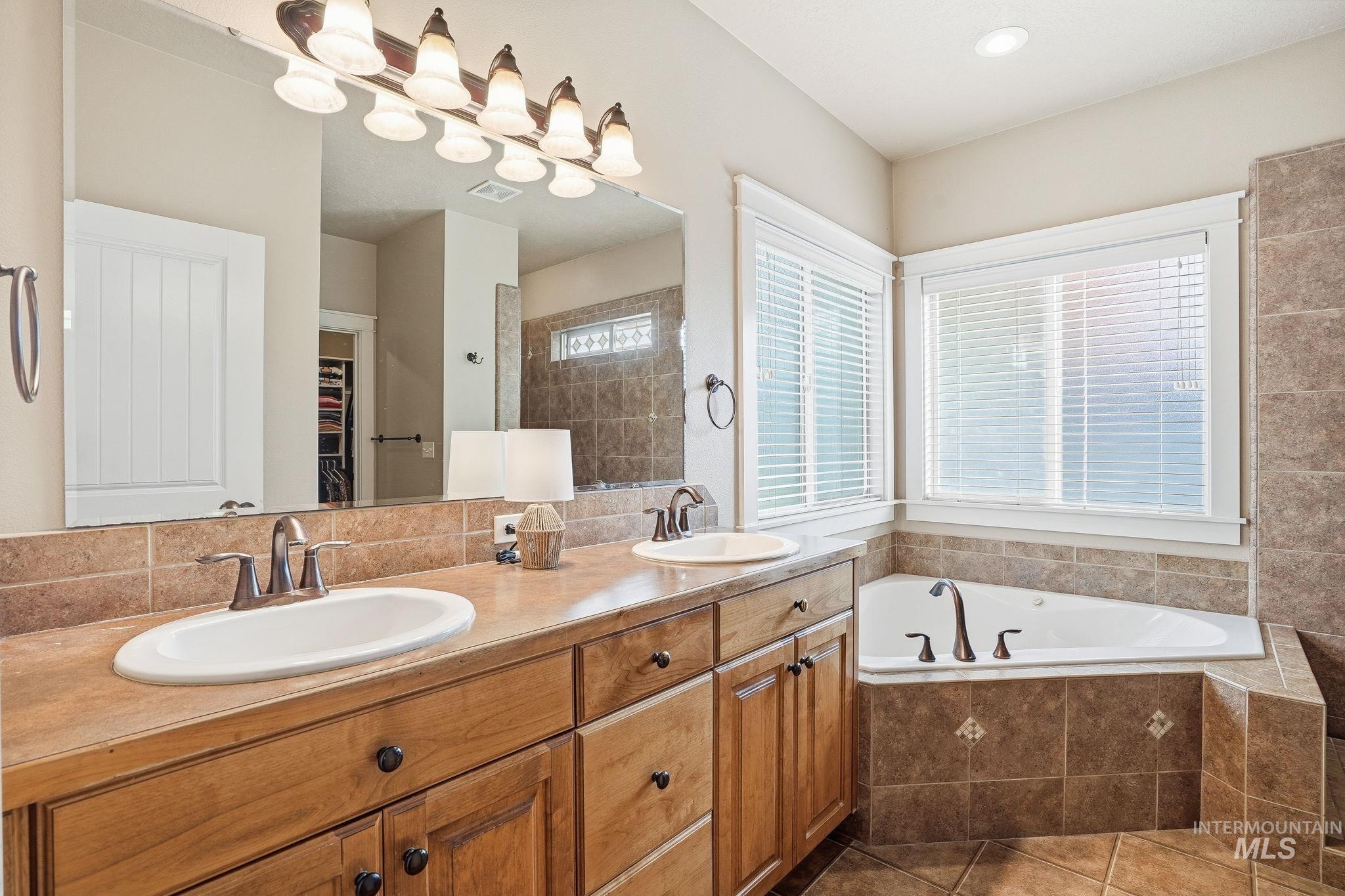 4694 N Abruzzo Ave, Meridian, Idaho 83646, 4 Bedrooms, 2.5 Bathrooms, Residential For Sale, Price $885,000,MLS 98969353