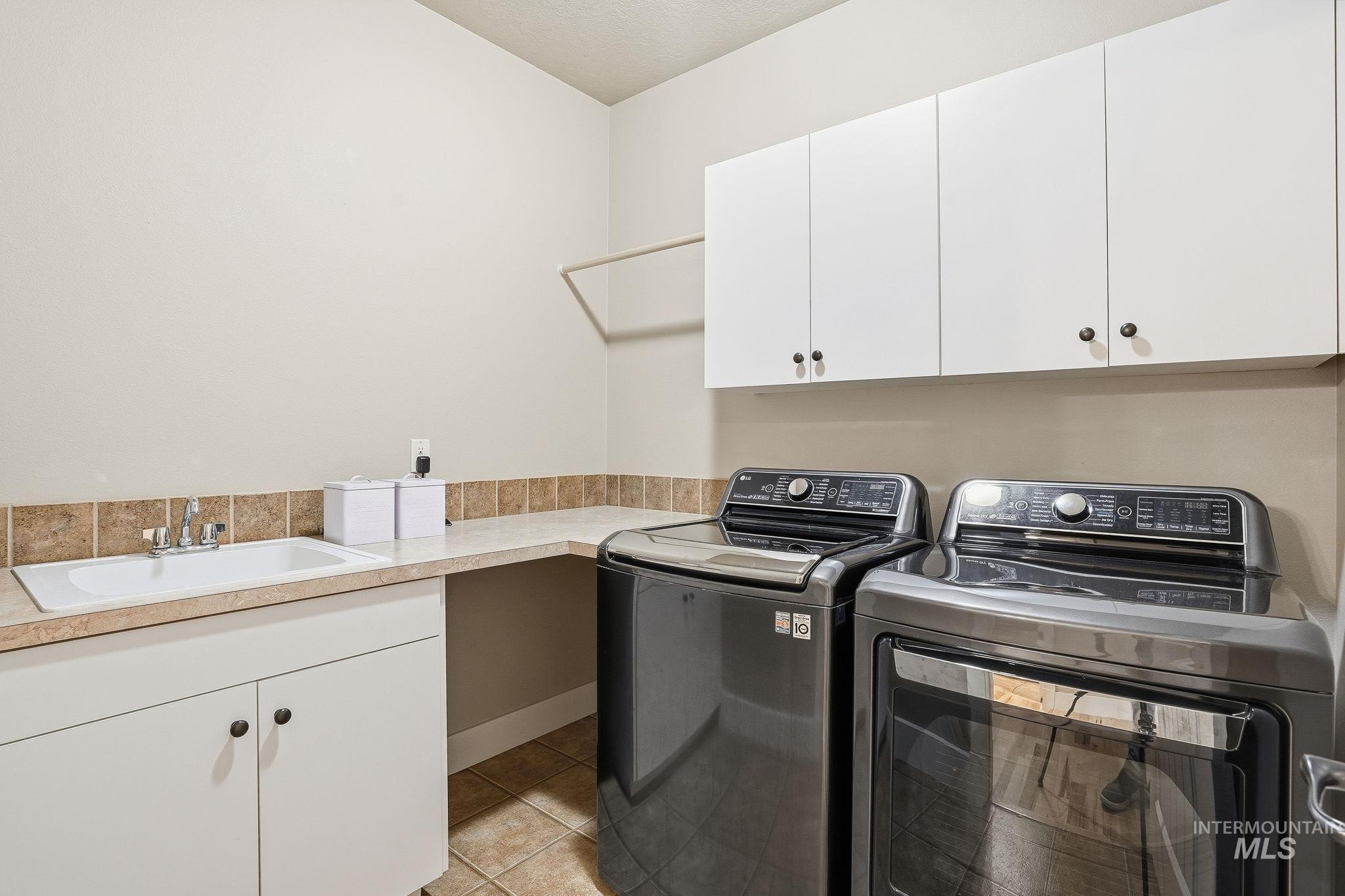 4694 N Abruzzo Ave, Meridian, Idaho 83646, 4 Bedrooms, 2.5 Bathrooms, Residential For Sale, Price $885,000,MLS 98969353