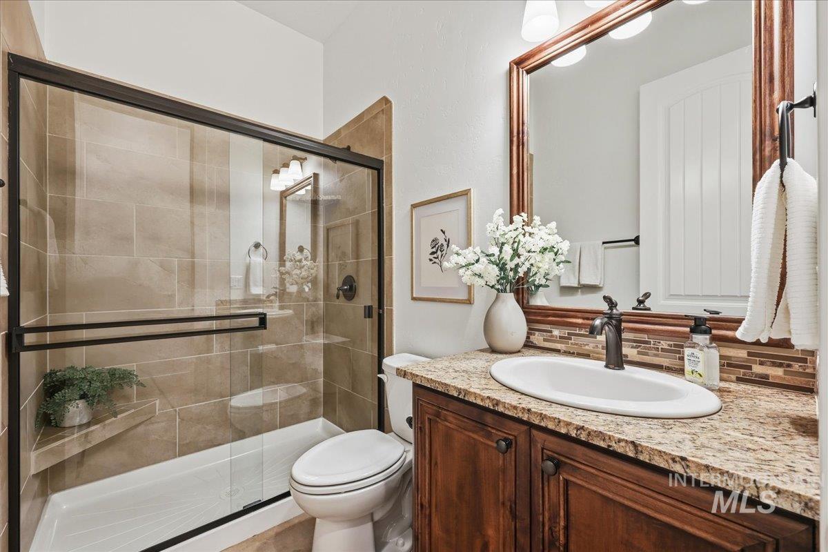 3811 E Darlington Dr, Meridian, Idaho 83642, 5 Bedrooms, 3 Bathrooms, Residential For Sale, Price $989,900,MLS 98969355