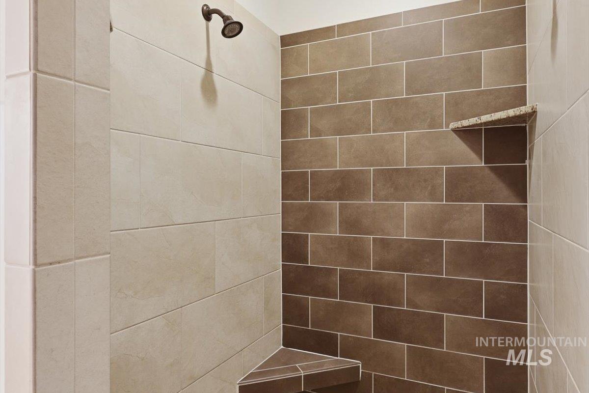 3811 E Darlington Dr, Meridian, Idaho 83642, 5 Bedrooms, 3 Bathrooms, Residential For Sale, Price $989,900,MLS 98969355