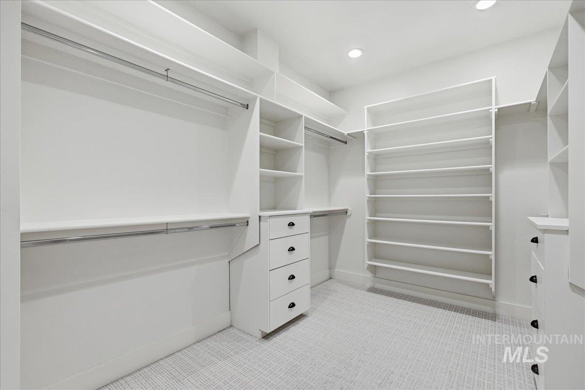 3811 E Darlington Dr, Meridian, Idaho 83642, 5 Bedrooms, 3 Bathrooms, Residential For Sale, Price $989,900,MLS 98969355