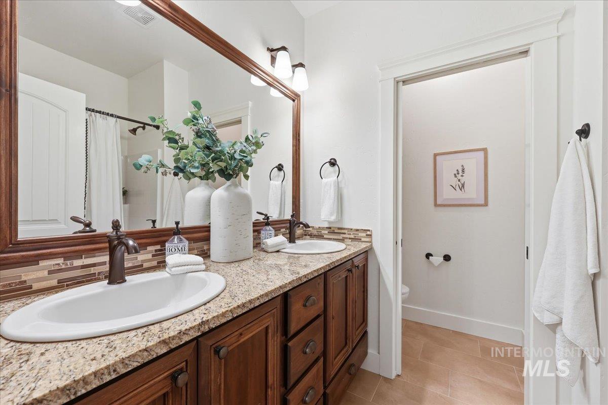 3811 E Darlington Dr, Meridian, Idaho 83642, 5 Bedrooms, 3 Bathrooms, Residential For Sale, Price $989,900,MLS 98969355