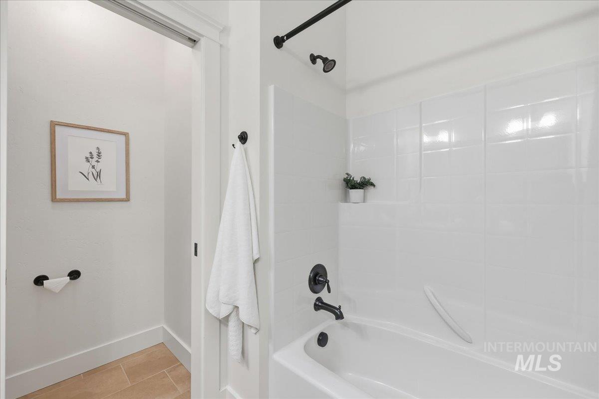 3811 E Darlington Dr, Meridian, Idaho 83642, 5 Bedrooms, 3 Bathrooms, Residential For Sale, Price $989,900,MLS 98969355