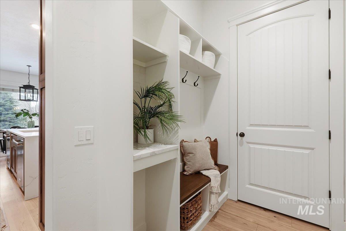 3811 E Darlington Dr, Meridian, Idaho 83642, 5 Bedrooms, 3 Bathrooms, Residential For Sale, Price $989,900,MLS 98969355