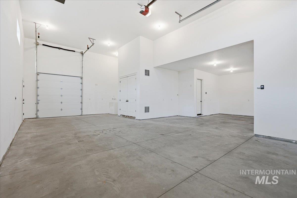 3811 E Darlington Dr, Meridian, Idaho 83642, 5 Bedrooms, 3 Bathrooms, Residential For Sale, Price $989,900,MLS 98969355