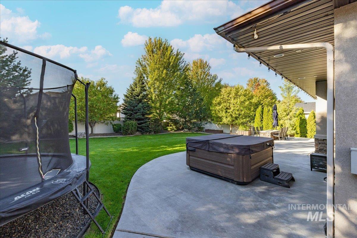 3811 E Darlington Dr, Meridian, Idaho 83642, 5 Bedrooms, 3 Bathrooms, Residential For Sale, Price $989,900,MLS 98969355