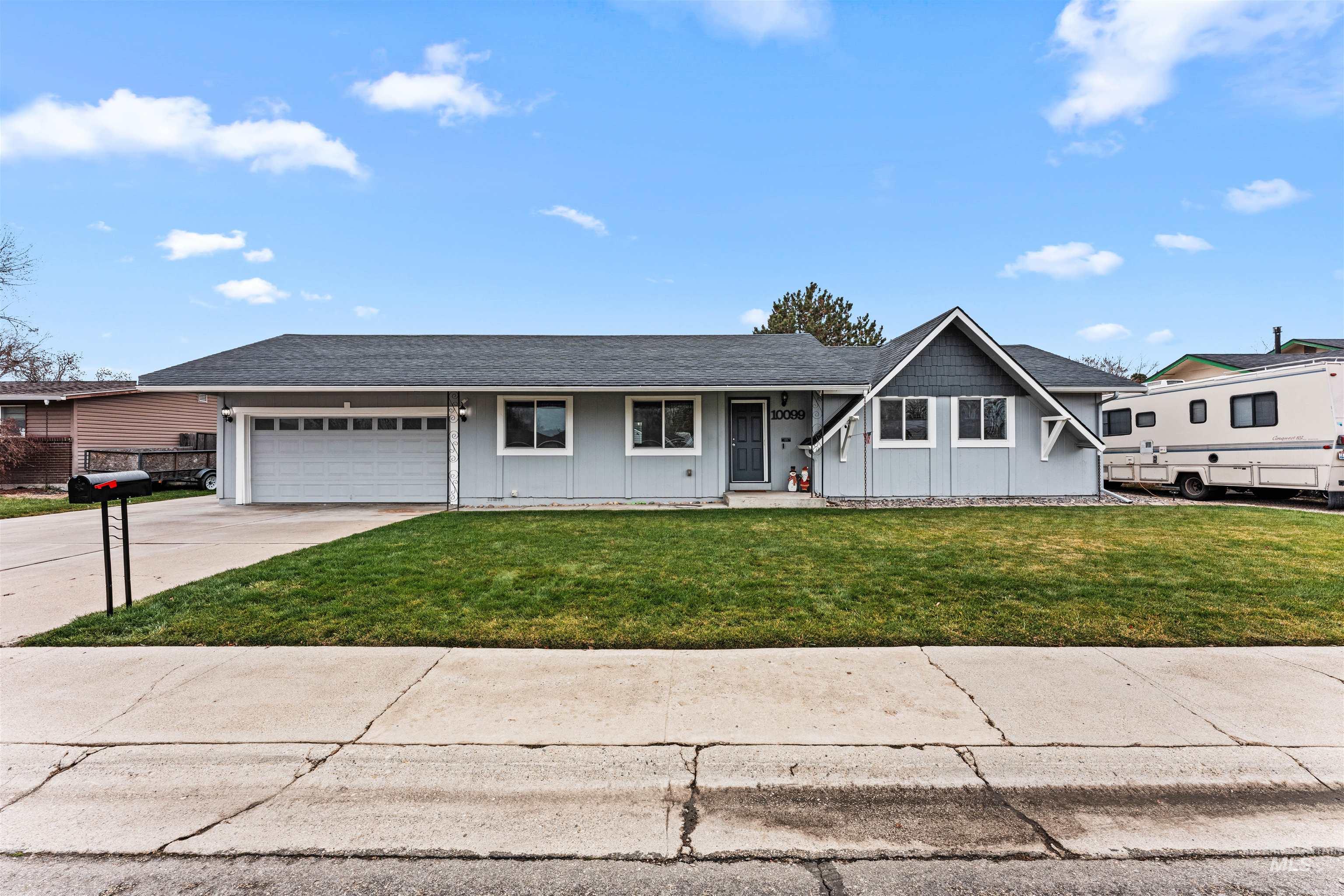 10099 W Sagramore Ave., Boise, Idaho 83704, 3 Bedrooms, 2 Bathrooms, Residential For Sale, Price $379,900,MLS 98969360