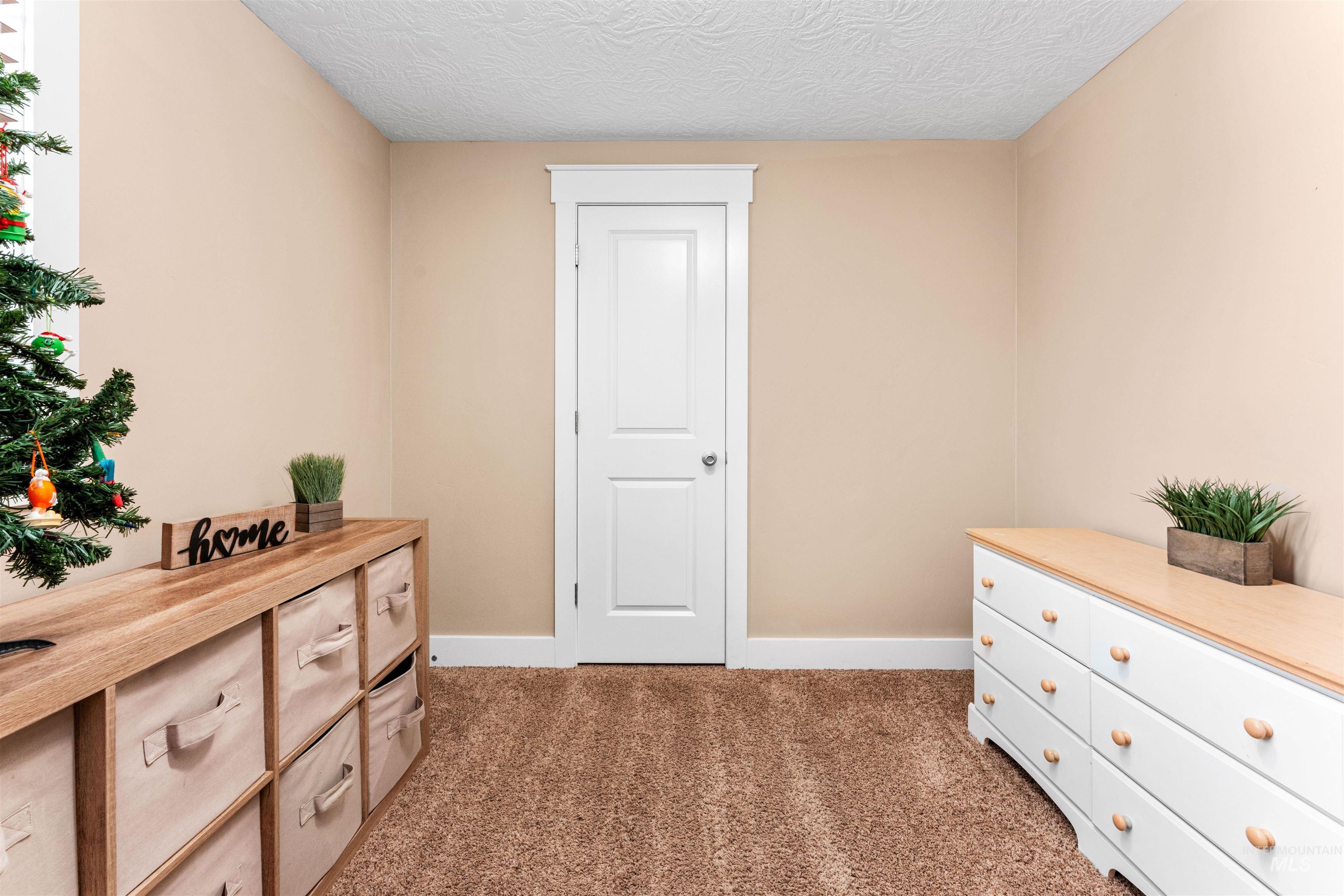 10099 W Sagramore Ave., Boise, Idaho 83704, 3 Bedrooms, 2 Bathrooms, Residential For Sale, Price $379,900,MLS 98969360