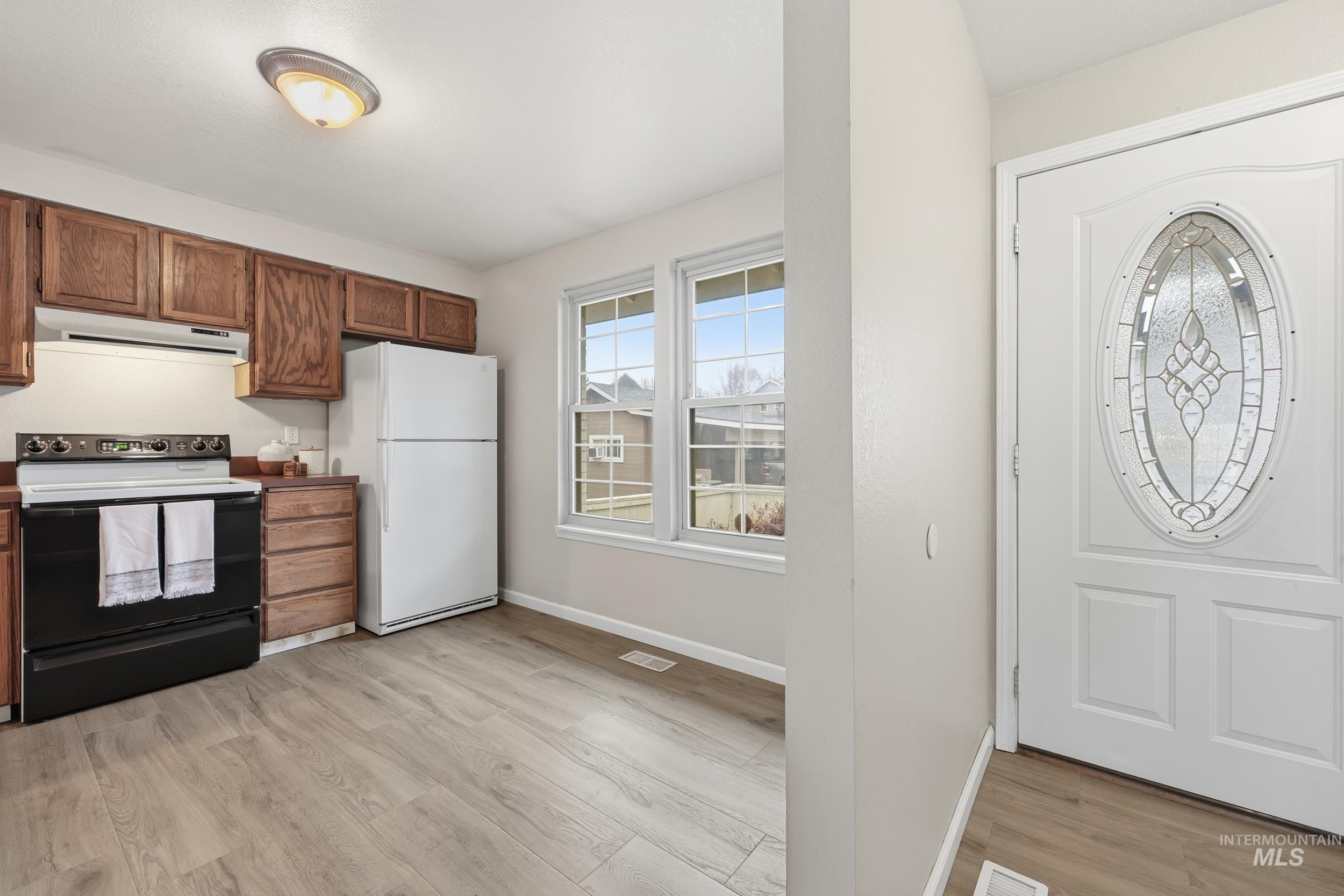 2750 E. Eastgate, Boise, Idaho 83706, 2 Bedrooms, 1.5 Bathrooms, Residential For Sale, Price $370,000,MLS 98969363