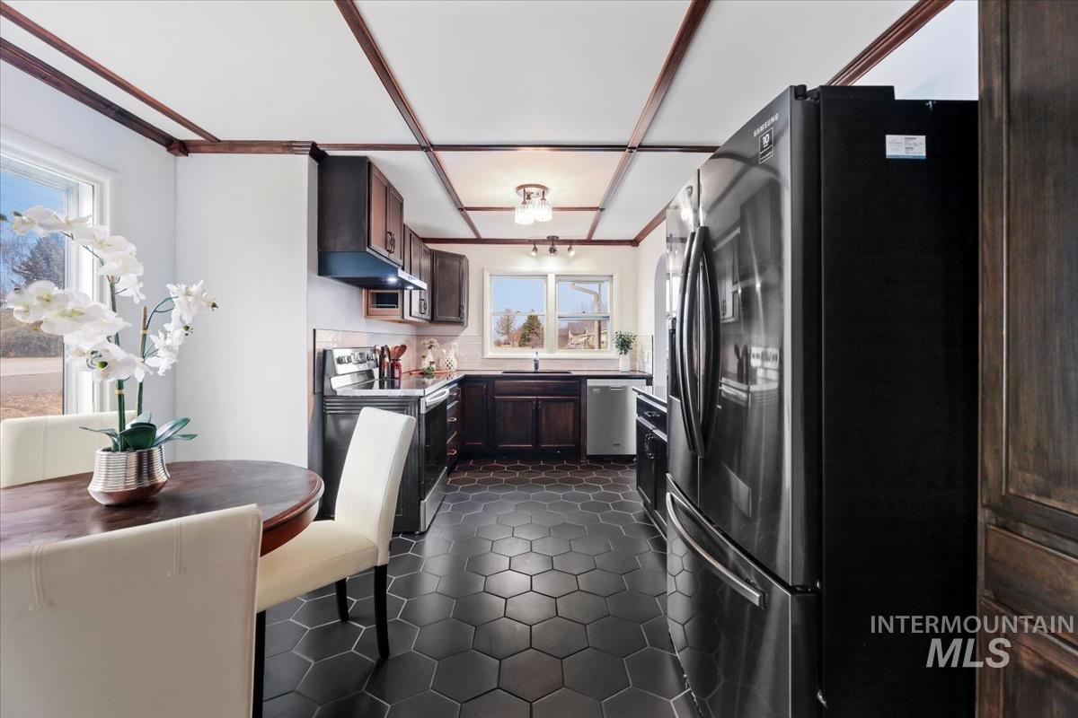 2090 N Washington Ave, Emmett, Idaho 83617, 2 Bedrooms, 1 Bathroom, Residential For Sale, Price $368,000,MLS 98969364