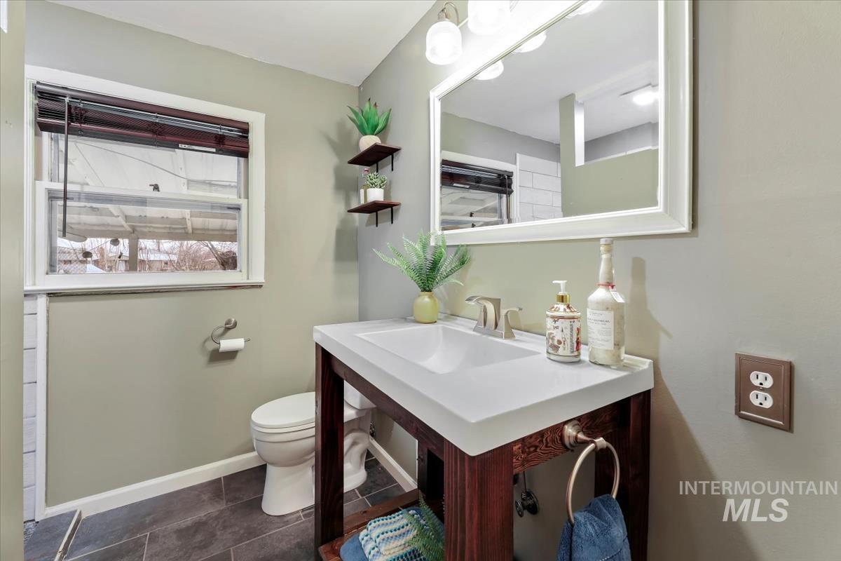 2090 N Washington Ave, Emmett, Idaho 83617, 2 Bedrooms, 1 Bathroom, Residential For Sale, Price $368,000,MLS 98969364