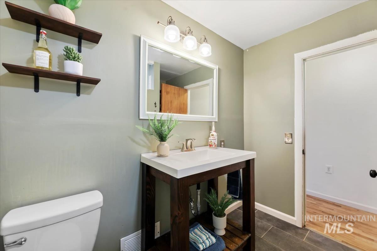 2090 N Washington Ave, Emmett, Idaho 83617, 2 Bedrooms, 1 Bathroom, Residential For Sale, Price $368,000,MLS 98969364