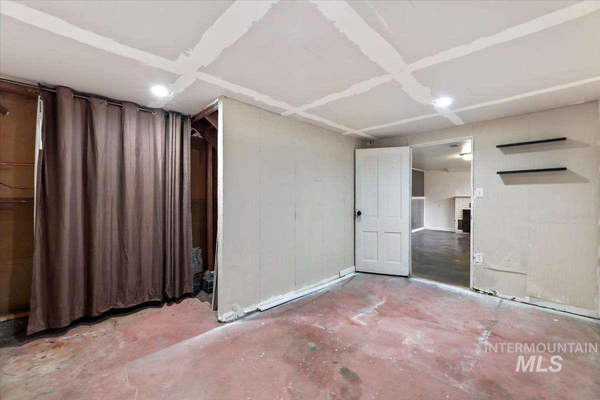 2090 N Washington Ave, Emmett, Idaho 83617, 2 Bedrooms, 1 Bathroom, Residential For Sale, Price $368,000,MLS 98969364