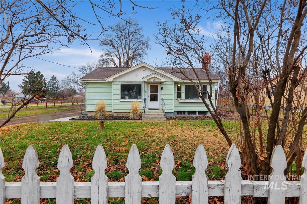 2090 N Washington Ave, Emmett, Idaho 83617, 2 Bedrooms, 1 Bathroom, Residential For Sale, Price $368,000,MLS 98969364