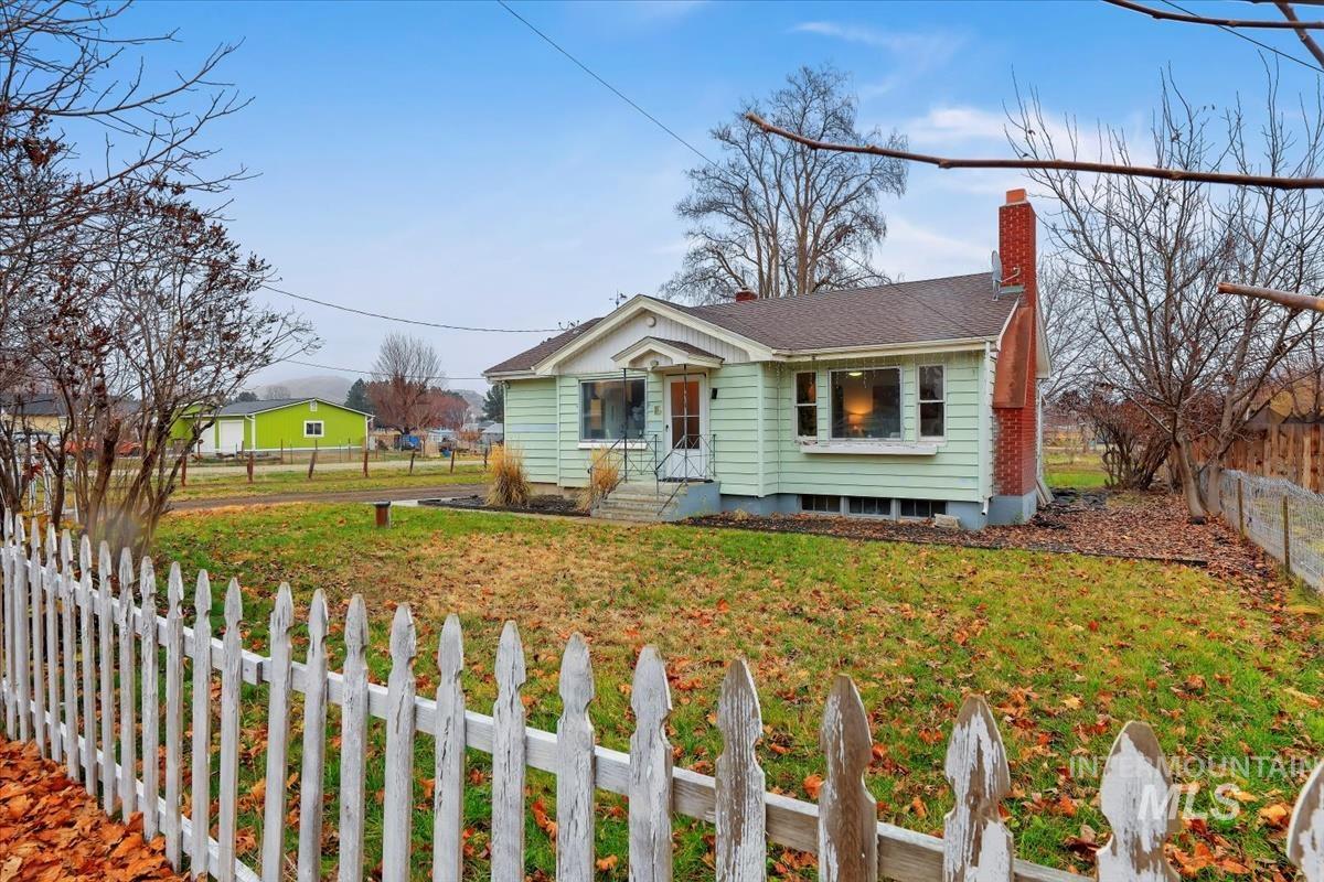 2090 N Washington Ave, Emmett, Idaho 83617, 2 Bedrooms, 1 Bathroom, Residential For Sale, Price $368,000,MLS 98969364