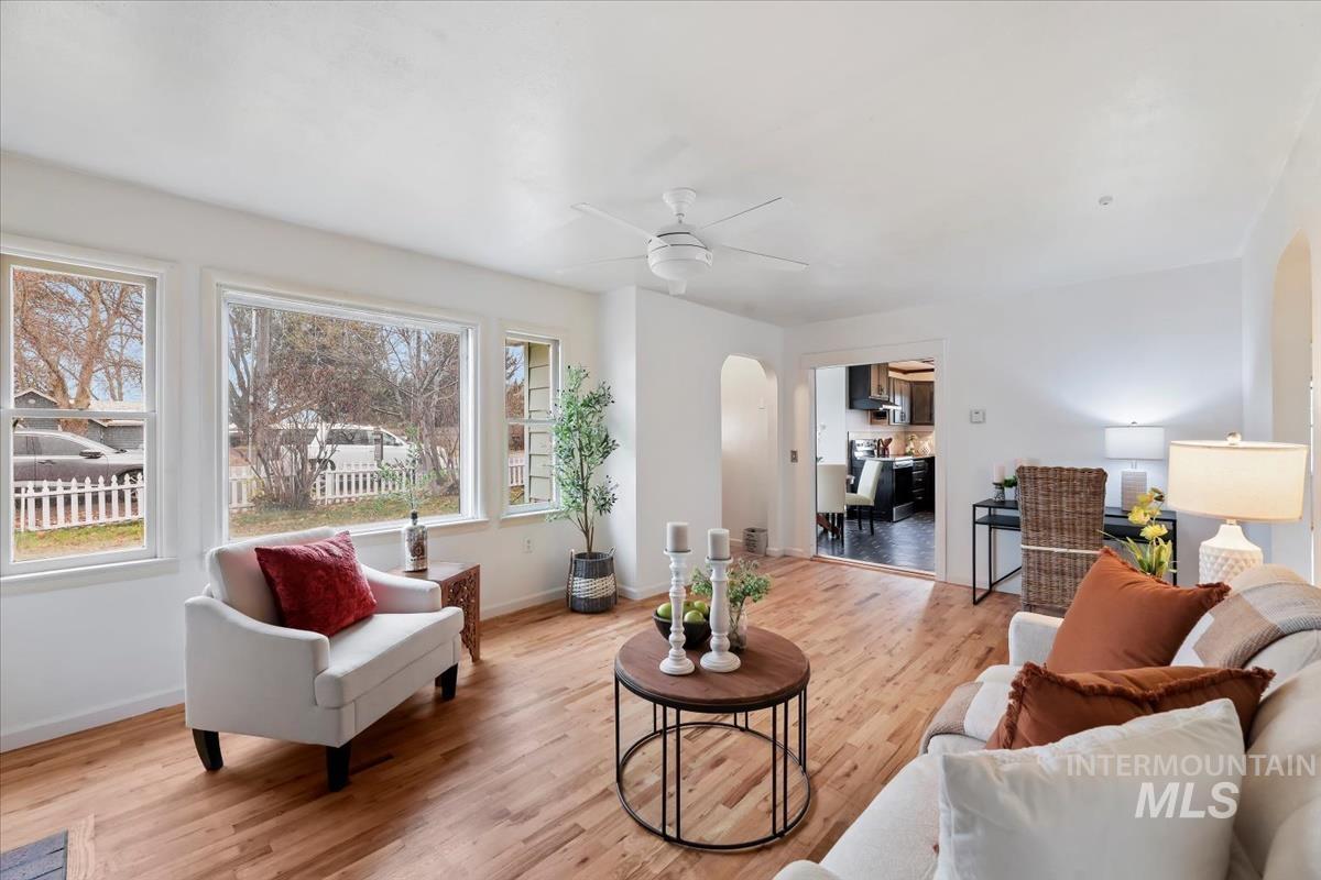 2090 N Washington Ave, Emmett, Idaho 83617, 2 Bedrooms, 1 Bathroom, Residential For Sale, Price $368,000,MLS 98969364