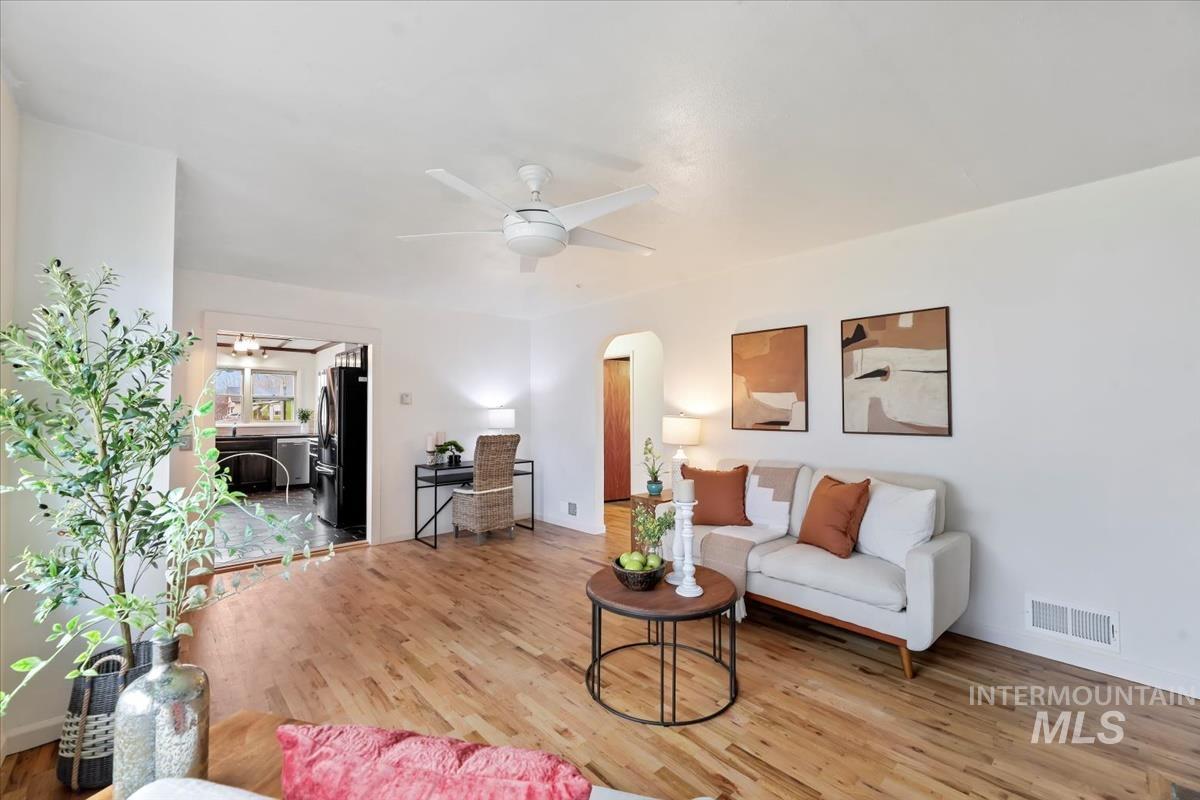 2090 N Washington Ave, Emmett, Idaho 83617, 2 Bedrooms, 1 Bathroom, Residential For Sale, Price $368,000,MLS 98969364