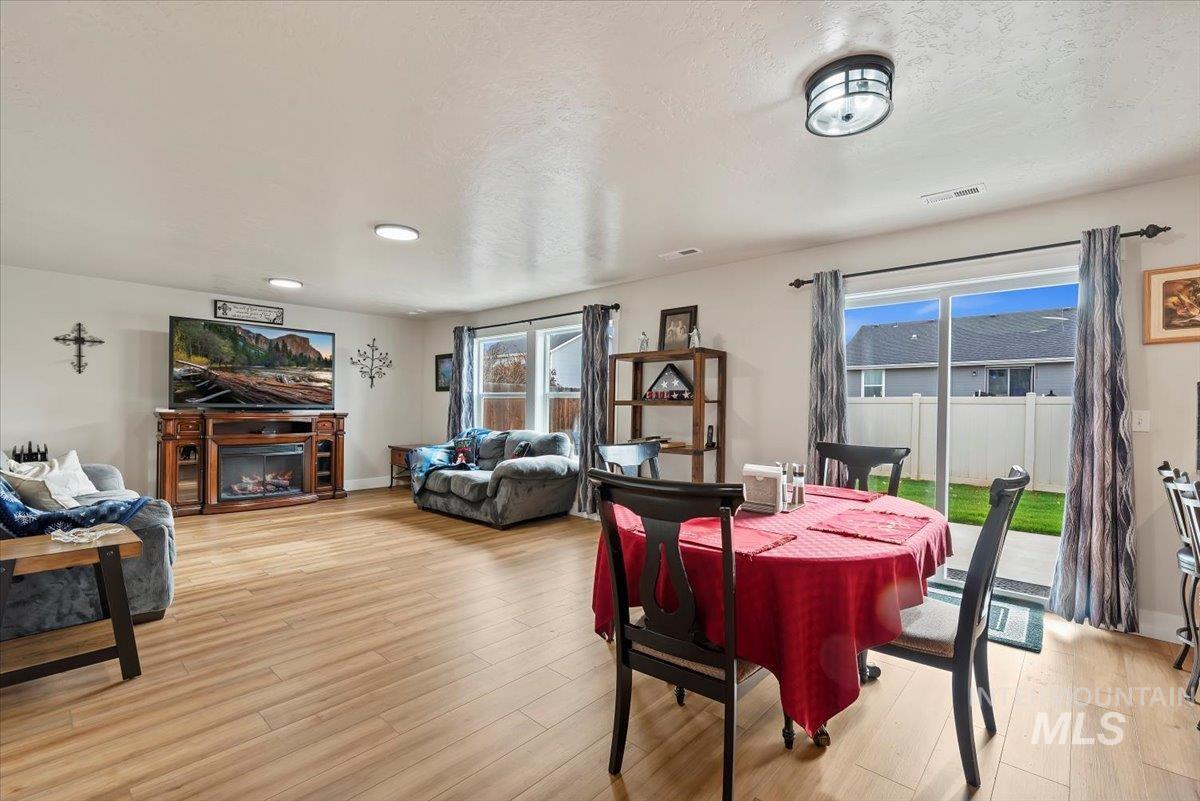 1028 N Star Bright Ln, Star, Idaho 83669, 4 Bedrooms, 2.5 Bathrooms, Residential For Sale, Price $579,900,MLS 98969367